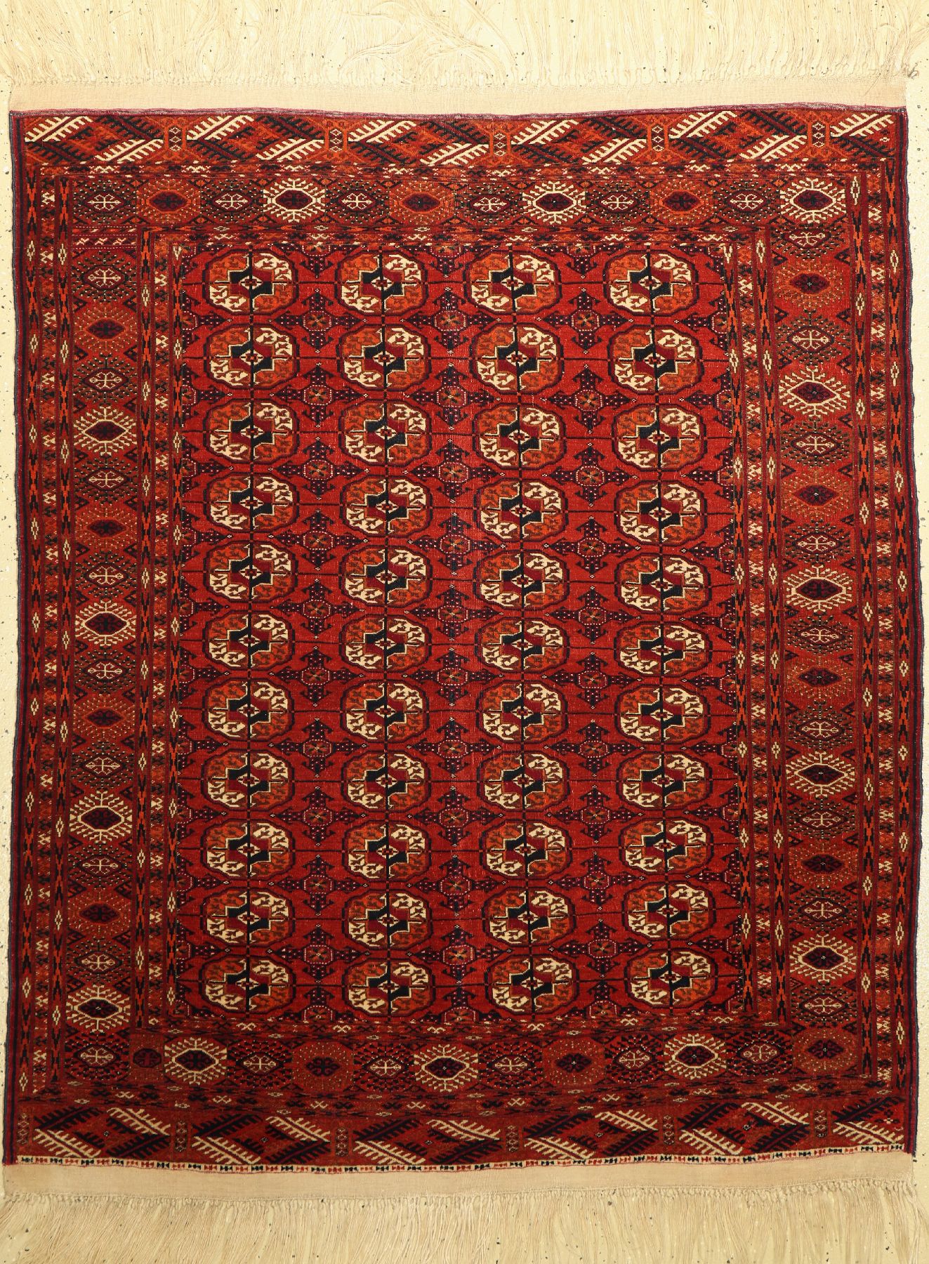 Feiner Tekke Bochara alt, Turkmenistan, um 1940, Wolle auf Wolle, ca. 163 x 135 cm, feineQualität, original Abschlüße, EHZ: 2-3