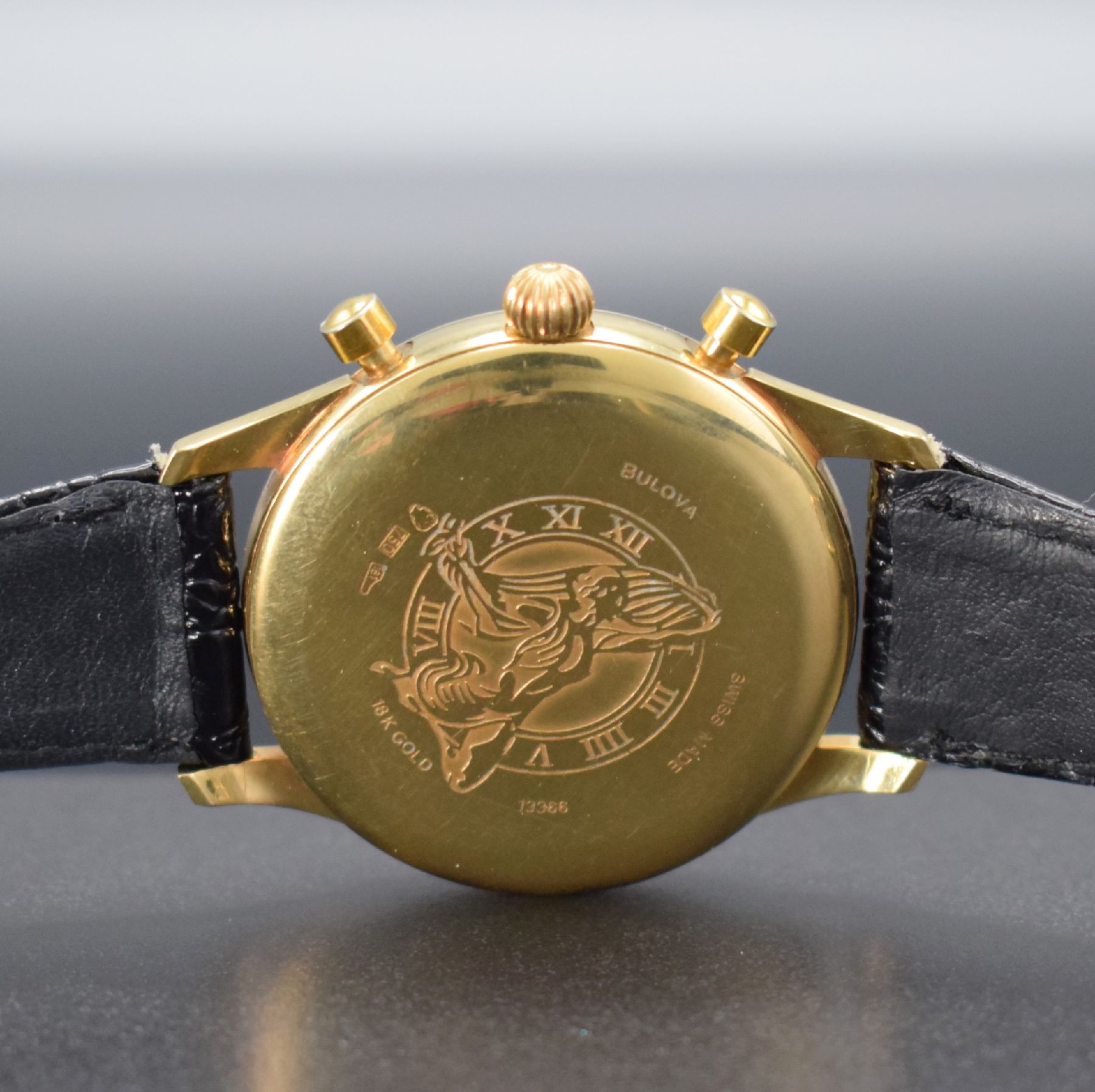 Detail d: BULOVA Herrenarmbanduhr mit Chronograph in GG 750/000, Schweiz 1990er Jahre, Automatik, 3 -teil. Gehäuse verz., Boden (zu befest.) & Glasrand ...