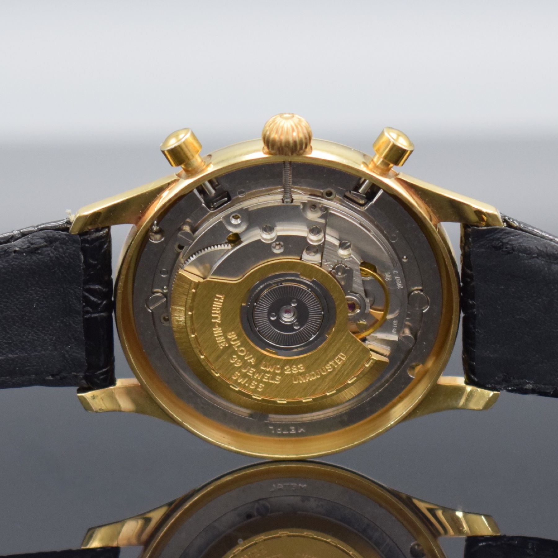 Detail e: BULOVA Herrenarmbanduhr mit Chronograph in GG 750/000, Schweiz 1990er Jahre, Automatik, 3 -teil. Gehäuse verz., Boden (zu befest.) & Glasrand ...