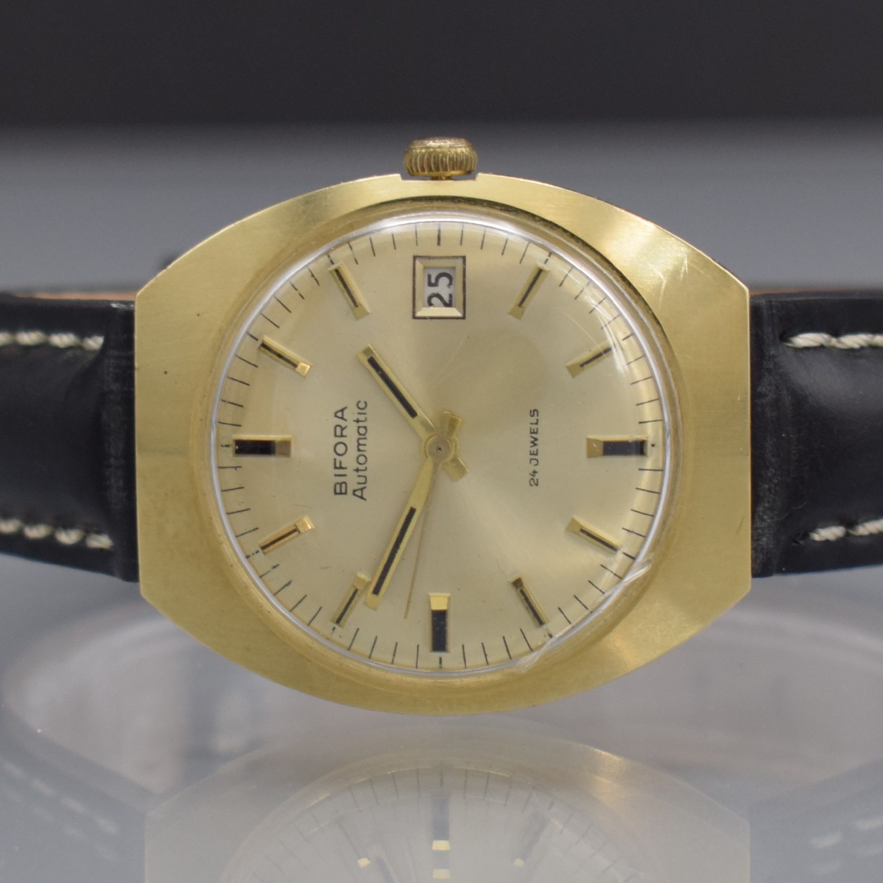 Detail a: BIFORA Herrenarmbanduhr in GG 585/000, Deutschland um 1970, Automatik, 2-teil. Geh., Boden aufgedr., gold. Zifferbl. m. aufges. Std.-Ind., Datum (zu ...