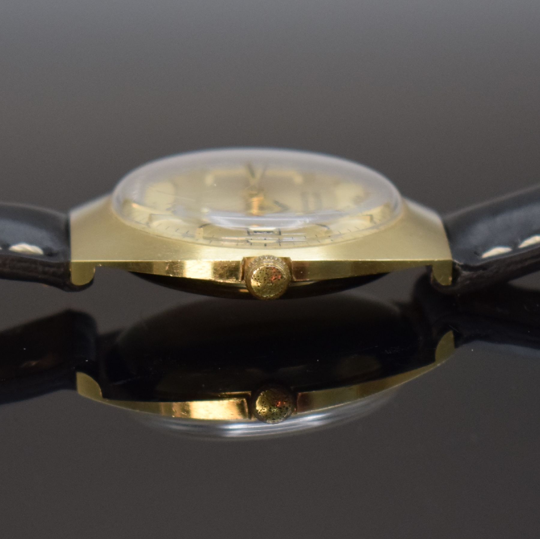 Detail b: BIFORA Herrenarmbanduhr in GG 585/000, Deutschland um 1970, Automatik, 2-teil. Geh., Boden aufgedr., gold. Zifferbl. m. aufges. Std.-Ind., Datum (zu ...