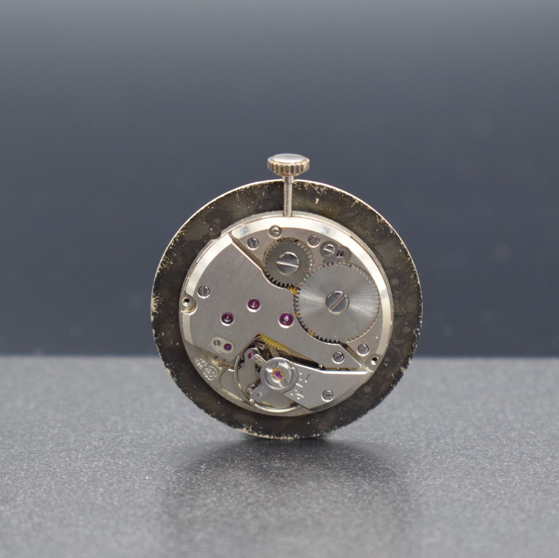 Detail e: CICONIA Herrenarmbanduhr in GG 585/000, Schweiz um 1970, Handaufzug, 2-teil. Gehäuse, Boden aufgedr., silb. Zifferbl. m. aufges. Std.-Ind., gold. ...