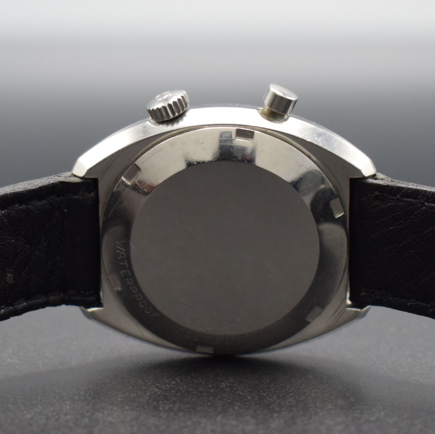 Detail e: OMEGA Geneve Chronostop Herrenarmbanduhr mit Stopp-Funktion, Schweiz um 1969, Handaufzug, Ref. 145.009, 2-teil. Edelstahlgeh., Boden geschr, graues ...