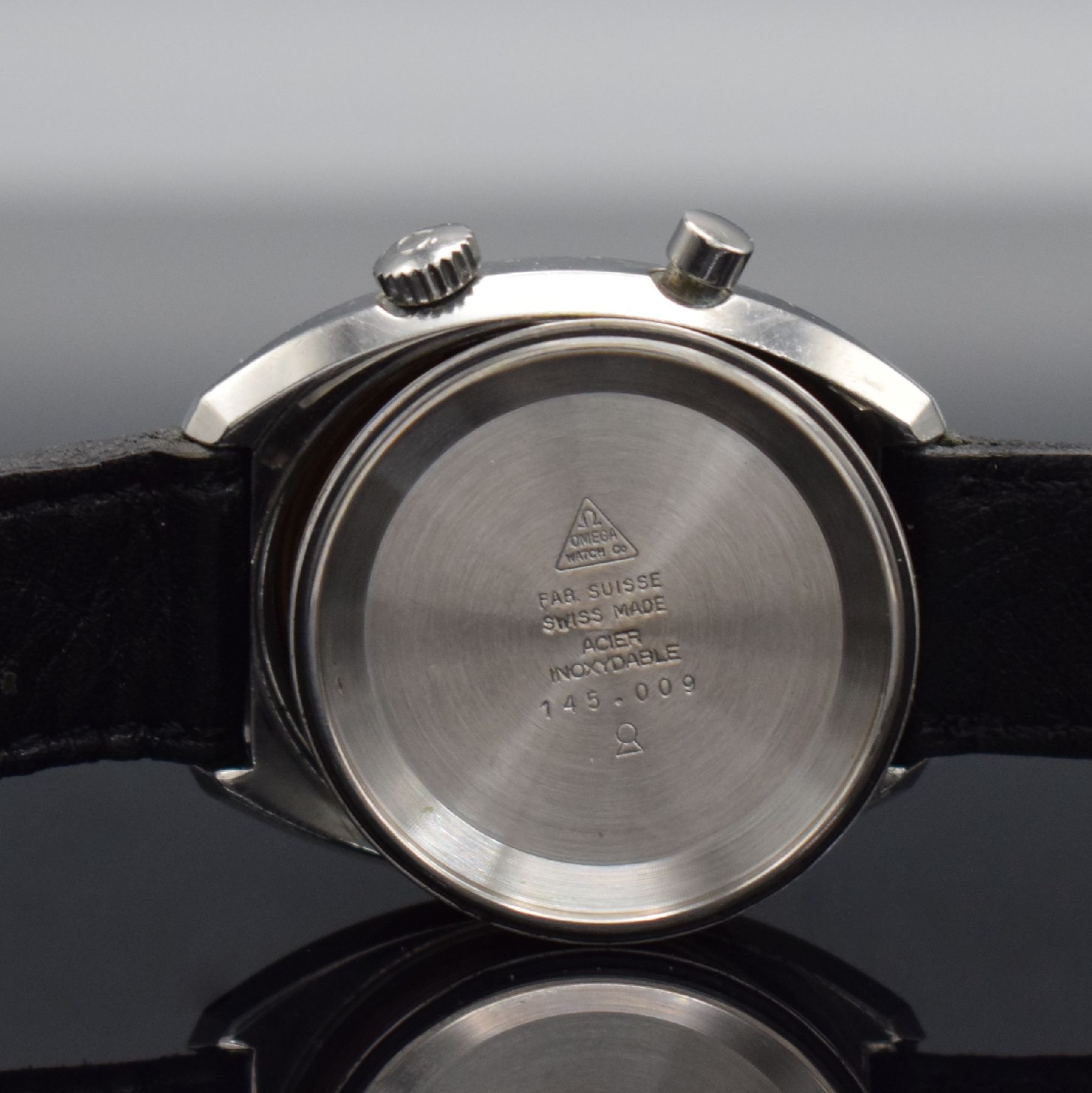 Detail g: OMEGA Geneve Chronostop Herrenarmbanduhr mit Stopp-Funktion, Schweiz um 1969, Handaufzug, Ref. 145.009, 2-teil. Edelstahlgeh., Boden geschr, graues ...
