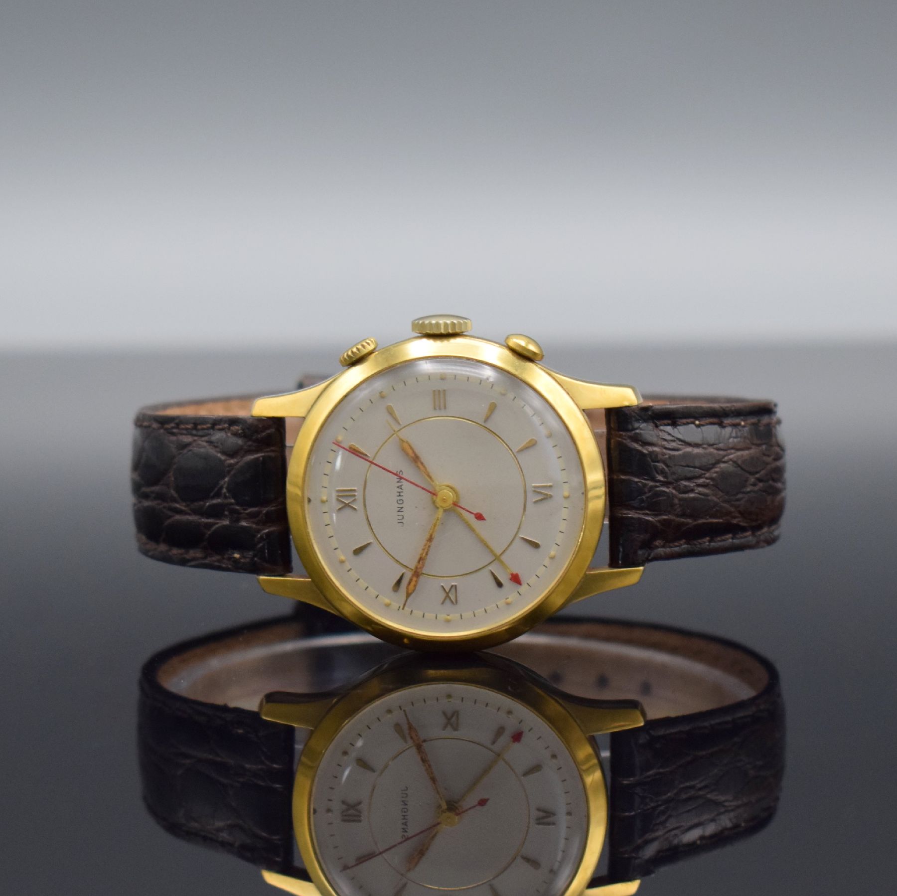 JUNGHANS seltene Herrenarmbanduhr mit Wecker Kal. 89, Deutschland um 1962, Handaufzug, verg. Gehäuse, Stahlboden aufgedr., silb. Zifferbl. m. ...