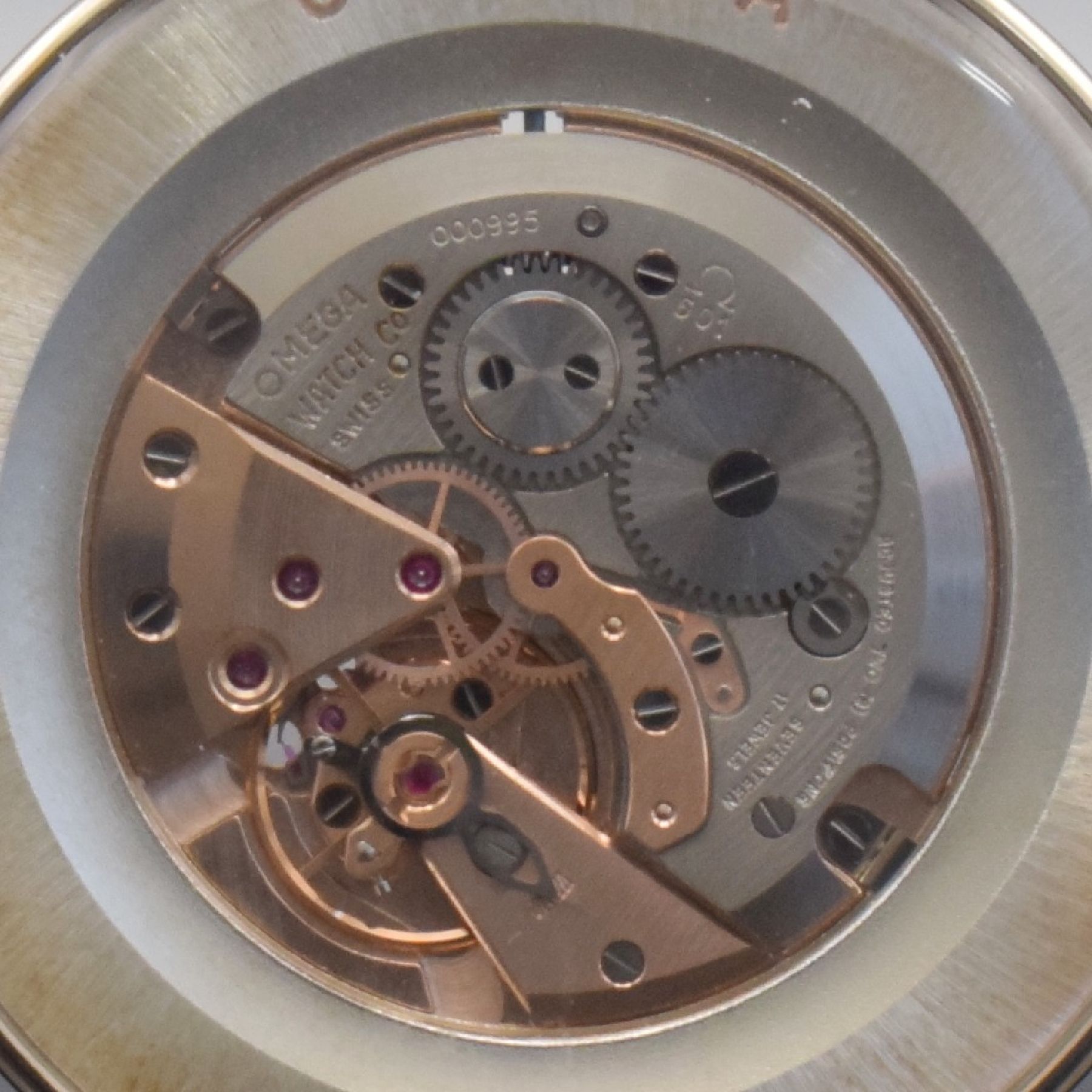 Detail a: OMEGA seltenes & sammelwürdiges Schauwerk im original Präsentations-Gehäuse Kaliber 601, Schweiz 1960er Jahre, beids. vergl., rotverg. bzw. teils ...
