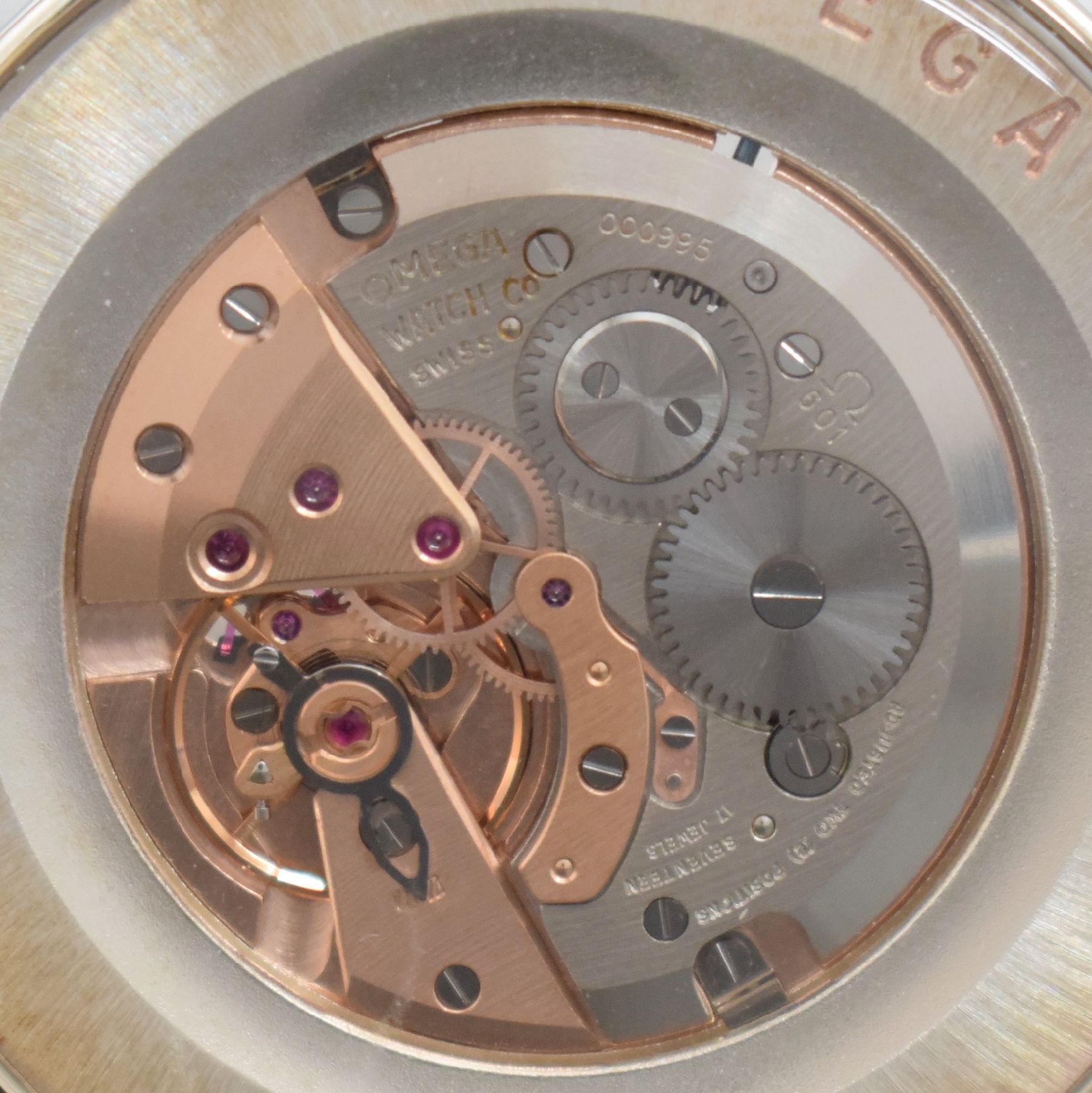 Detail f: OMEGA seltenes & sammelwürdiges Schauwerk im original Präsentations-Gehäuse Kaliber 601, Schweiz 1960er Jahre, beids. vergl., rotverg. bzw. teils ...