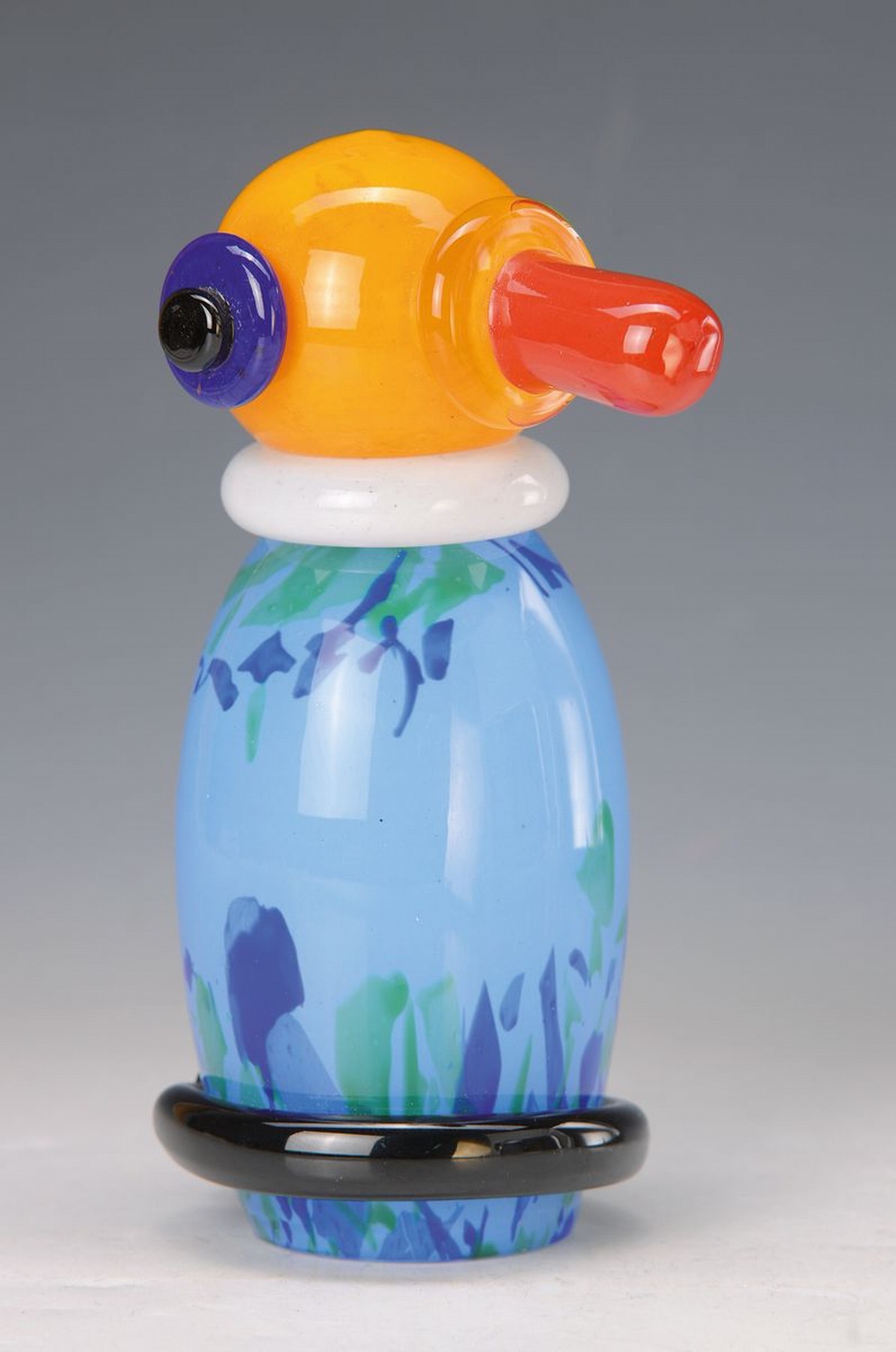Otmar Alt,geb. 1940, Glasskulptur, farbloses Glas mit bunten Überfängen bzw. Einschmelzungen im Zwischenglas, am Boden signiert, H. ca. 18 cm