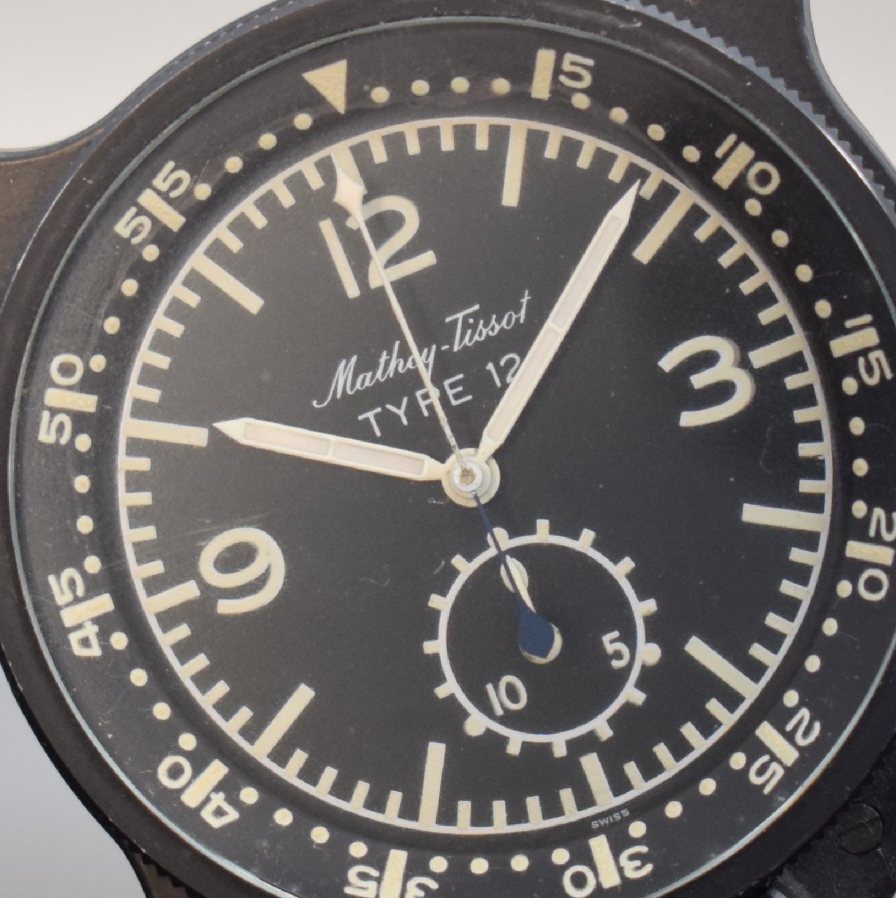 Detail c: MATHEY-TISSOT TYPE 12 seltene Borduhr mit Flyback-Chronograph Kal. Valjoux 555, Schweiz um 1960, geschwärztes Metallgehäuse, Boden m. ...