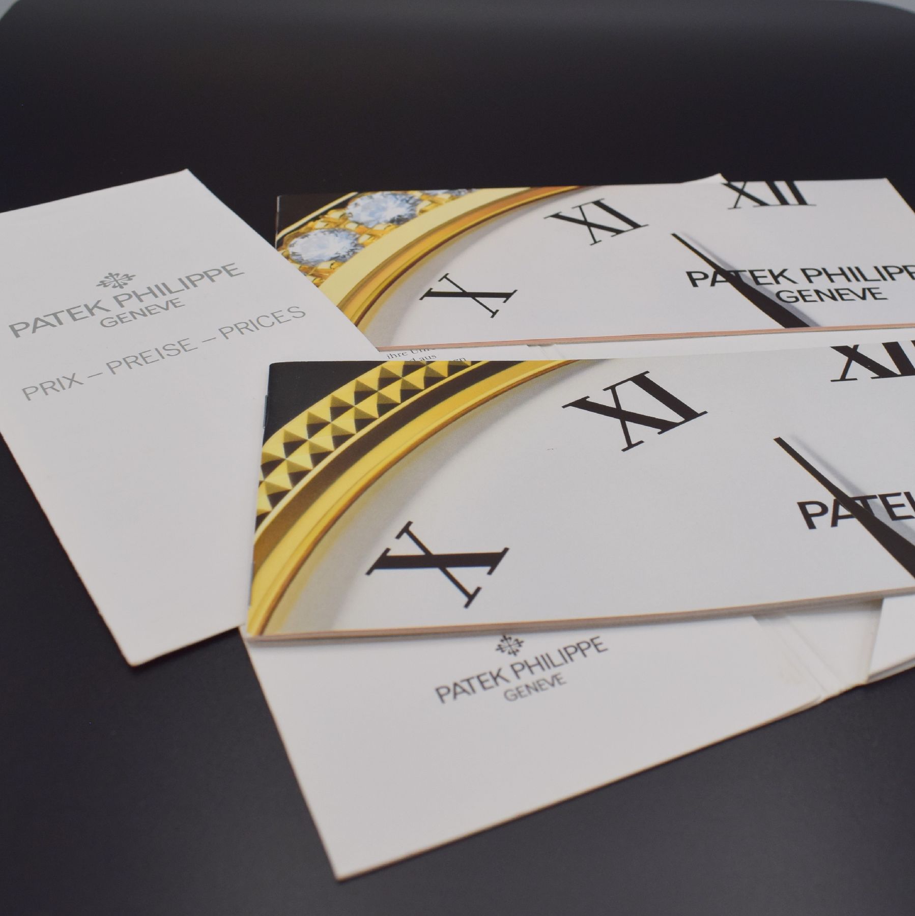 Detail d: PATEK PHILIPPE Uhrbox mit Umkarton & Verkaufsprospekt mit Preisliste 04/1994, Schweiz 1990er Jahre, interessantes Nachschlagewerk für versch. ...