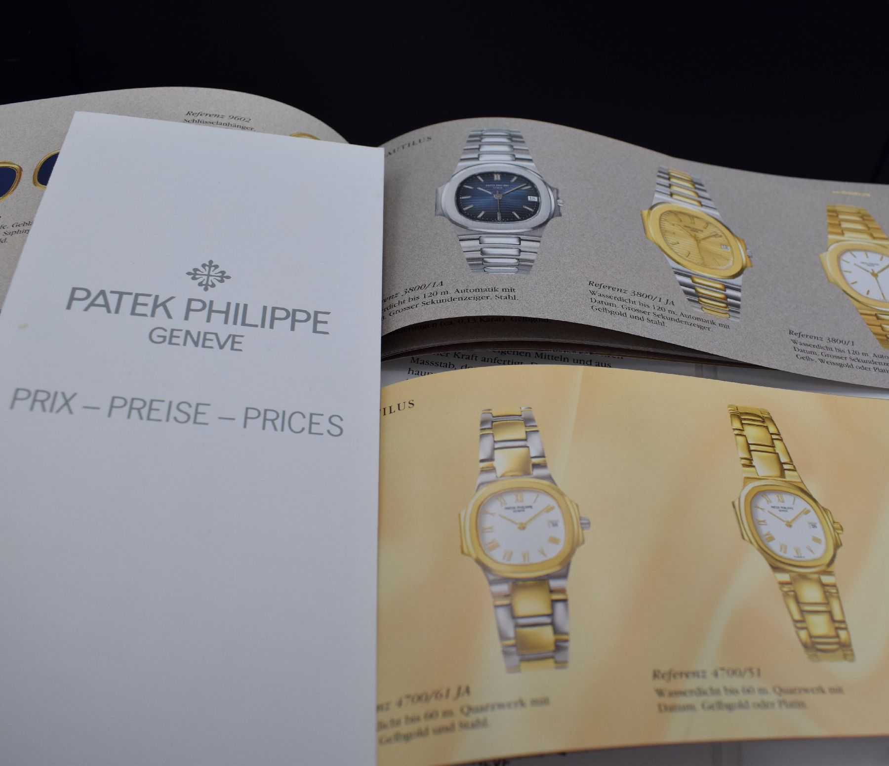 Detail e: PATEK PHILIPPE Uhrbox mit Umkarton & Verkaufsprospekt mit Preisliste 04/1994, Schweiz 1990er Jahre, interessantes Nachschlagewerk für versch. ...