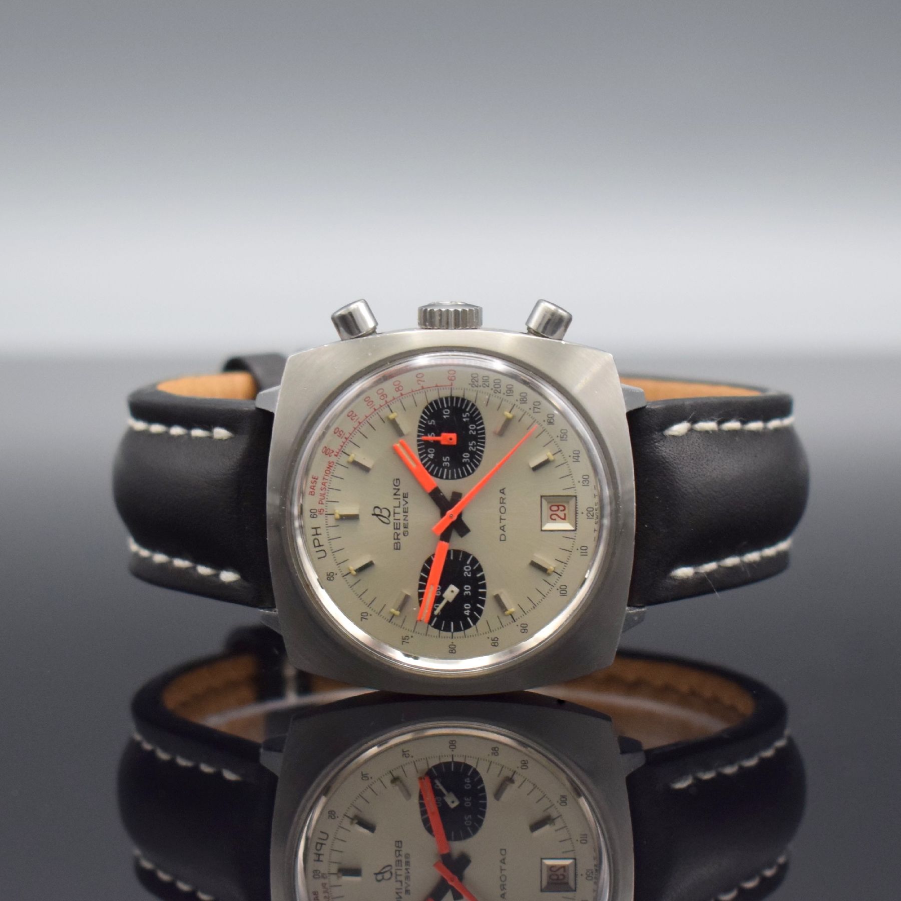 BREITLING Datora Herrenarmbanduhr mit Chronograph, Schweiz um 1969, Handaufzug, Ref. 2030, Edelstahlgeh., Boden verschr., modernes Breitling-Band & ...