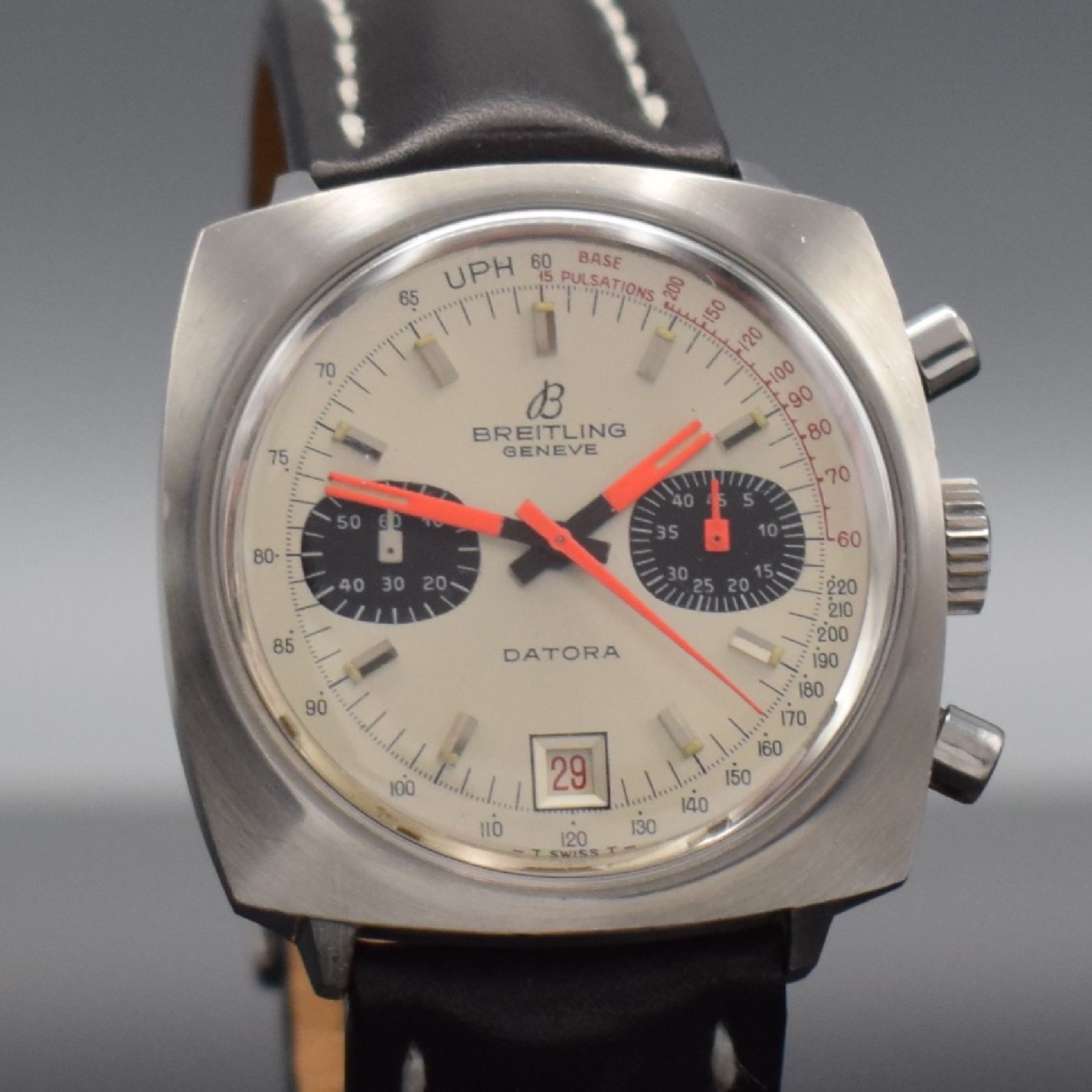 Detail e: BREITLING Datora Herrenarmbanduhr mit Chronograph, Schweiz um 1969, Handaufzug, Ref. 2030, Edelstahlgeh., Boden verschr., modernes Breitling-Band & ...