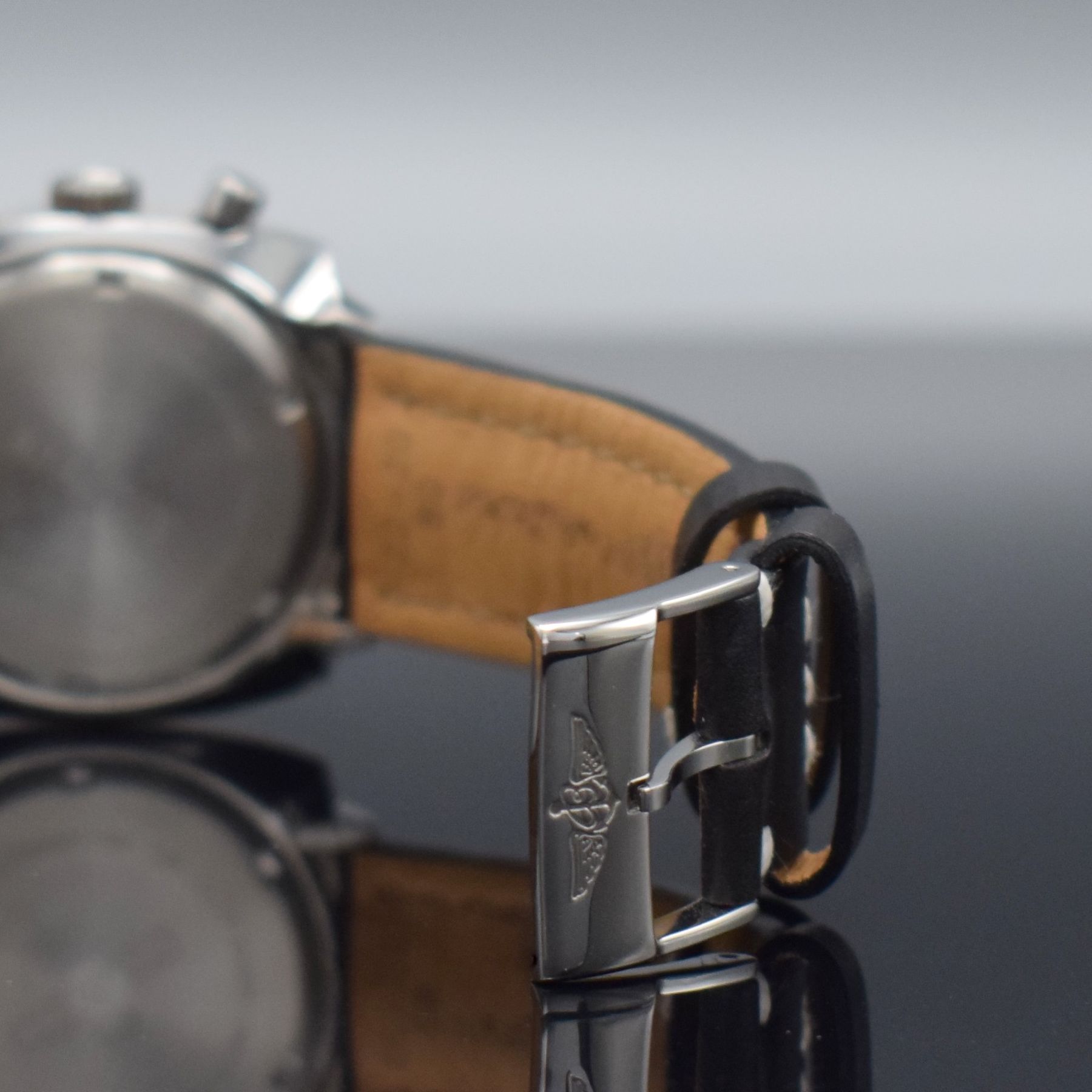 Detail f: BREITLING Datora Herrenarmbanduhr mit Chronograph, Schweiz um 1969, Handaufzug, Ref. 2030, Edelstahlgeh., Boden verschr., modernes Breitling-Band & ...
