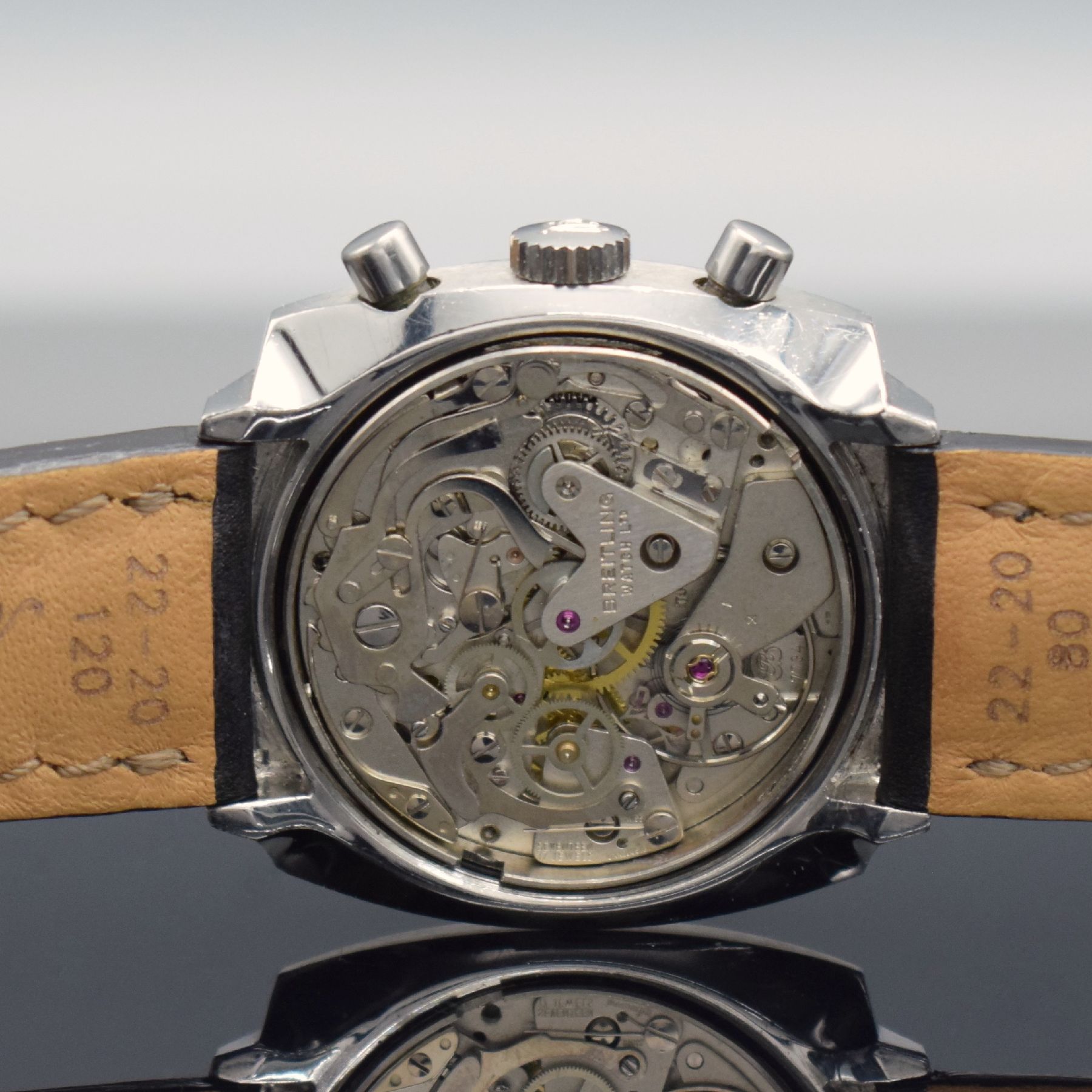 Detail j: BREITLING Datora Herrenarmbanduhr mit Chronograph, Schweiz um 1969, Handaufzug, Ref. 2030, Edelstahlgeh., Boden verschr., modernes Breitling-Band & ...