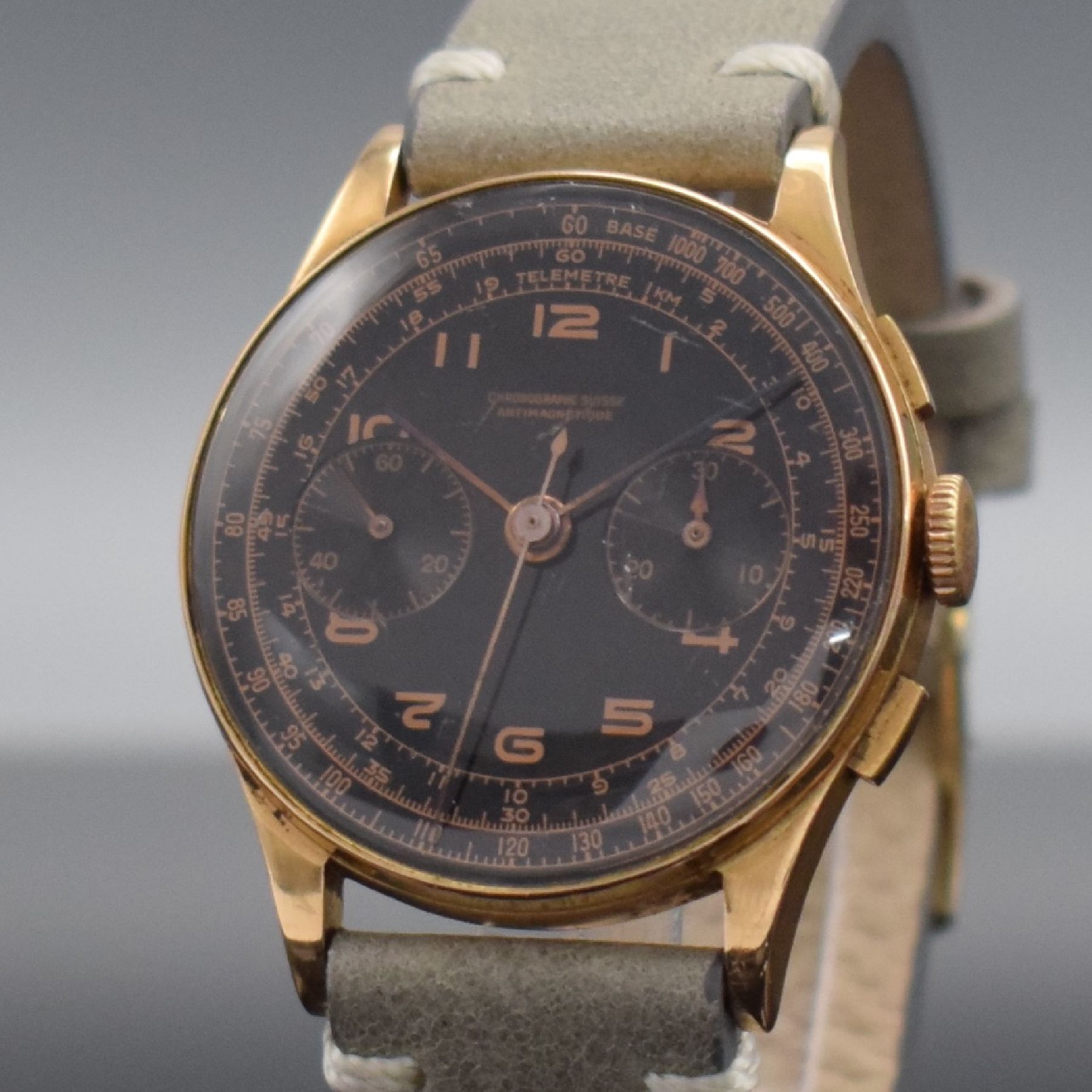 Detail c: CHRONOGRAPHE SUISSE Herrenarmbanduhr mit Chronograph in RG 750/000, Schweiz um 1950, Handaufzug, Geh. l. dell., Boden, Glasrand & Cuvette aufgedr., ...