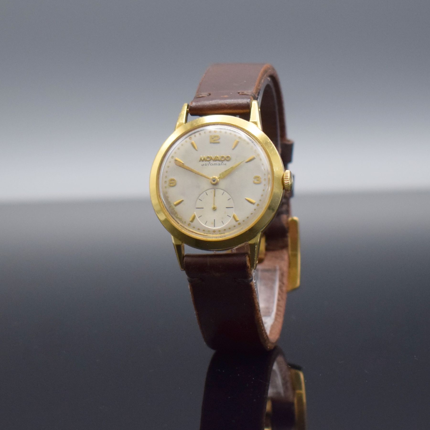 Detail c: MOVADO Herrenarmbanduhr in GG 750/000 mit Hammerautomatik, Schweiz um 1950, Boden & Metallcuvette aufgedr., silb. Zifferbl. m. arab. Zahlen & gold. ...