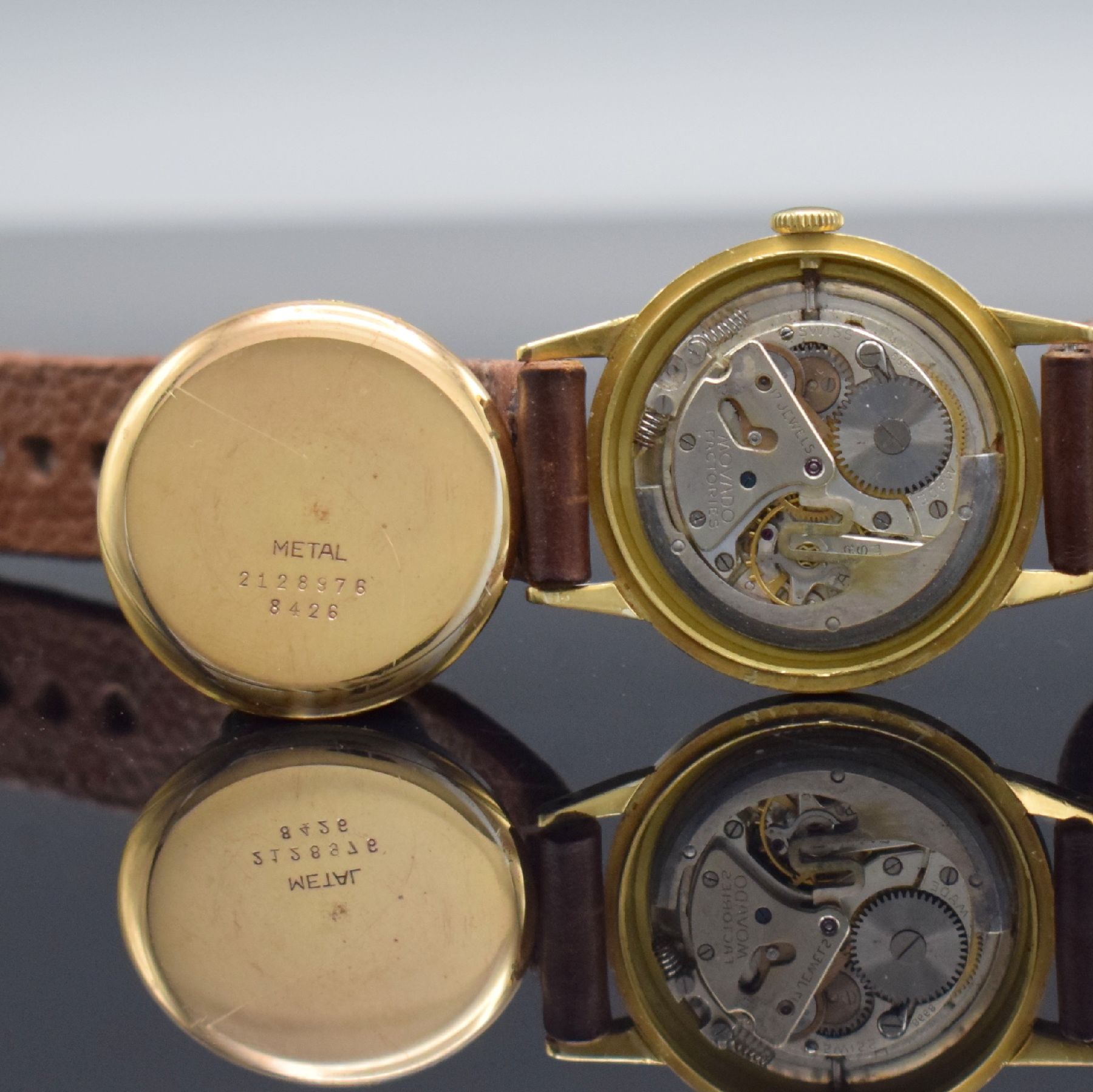 Detail f: MOVADO Herrenarmbanduhr in GG 750/000 mit Hammerautomatik, Schweiz um 1950, Boden & Metallcuvette aufgedr., silb. Zifferbl. m. arab. Zahlen & gold. ...