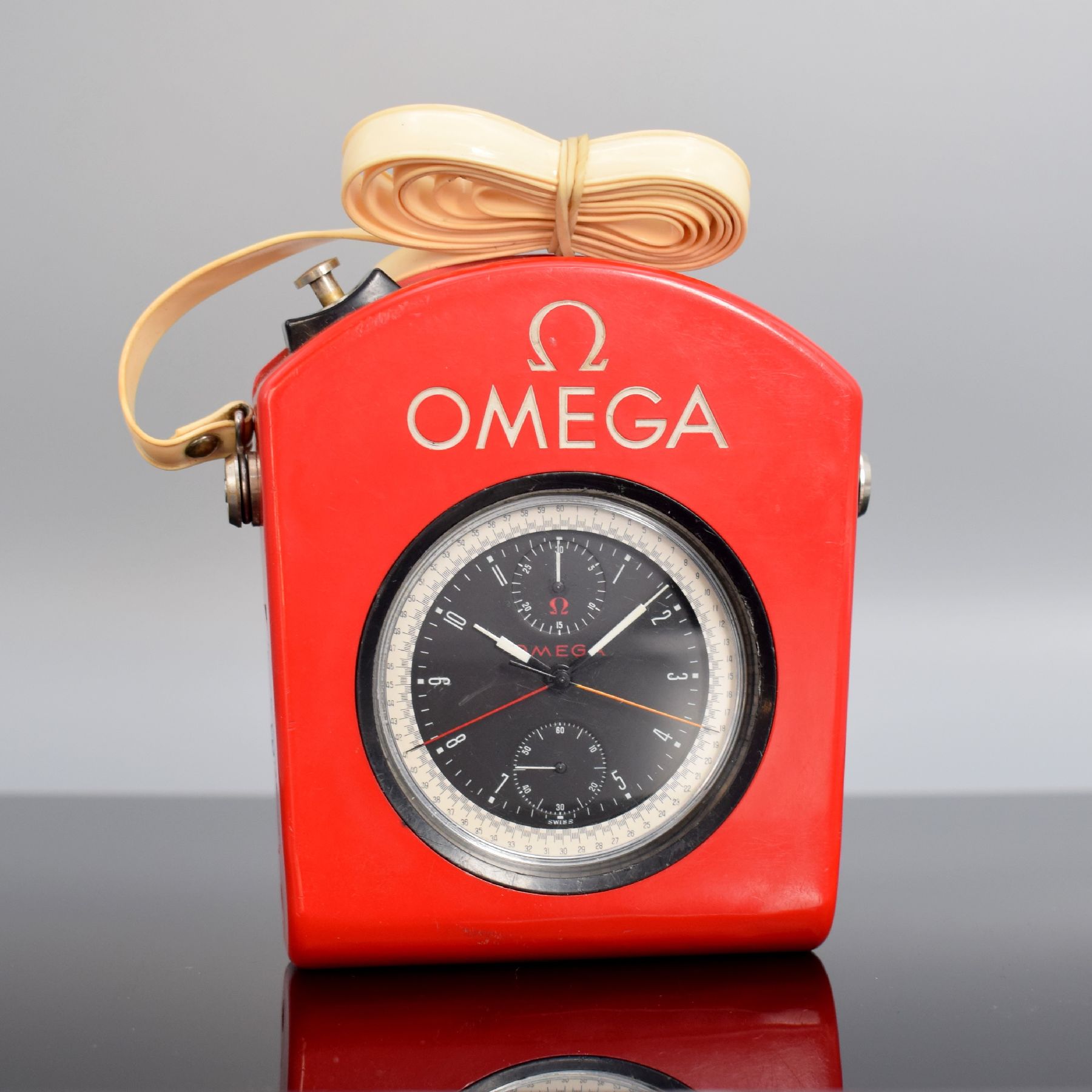 OMEGA seltener Olympia Chronograph Rattrapante Kal. 205 mit Observatoriums-Zertifikat, Schweiz um 1956, poliertes Stahlgehäuse Ref. CK 1155, Boden & ...