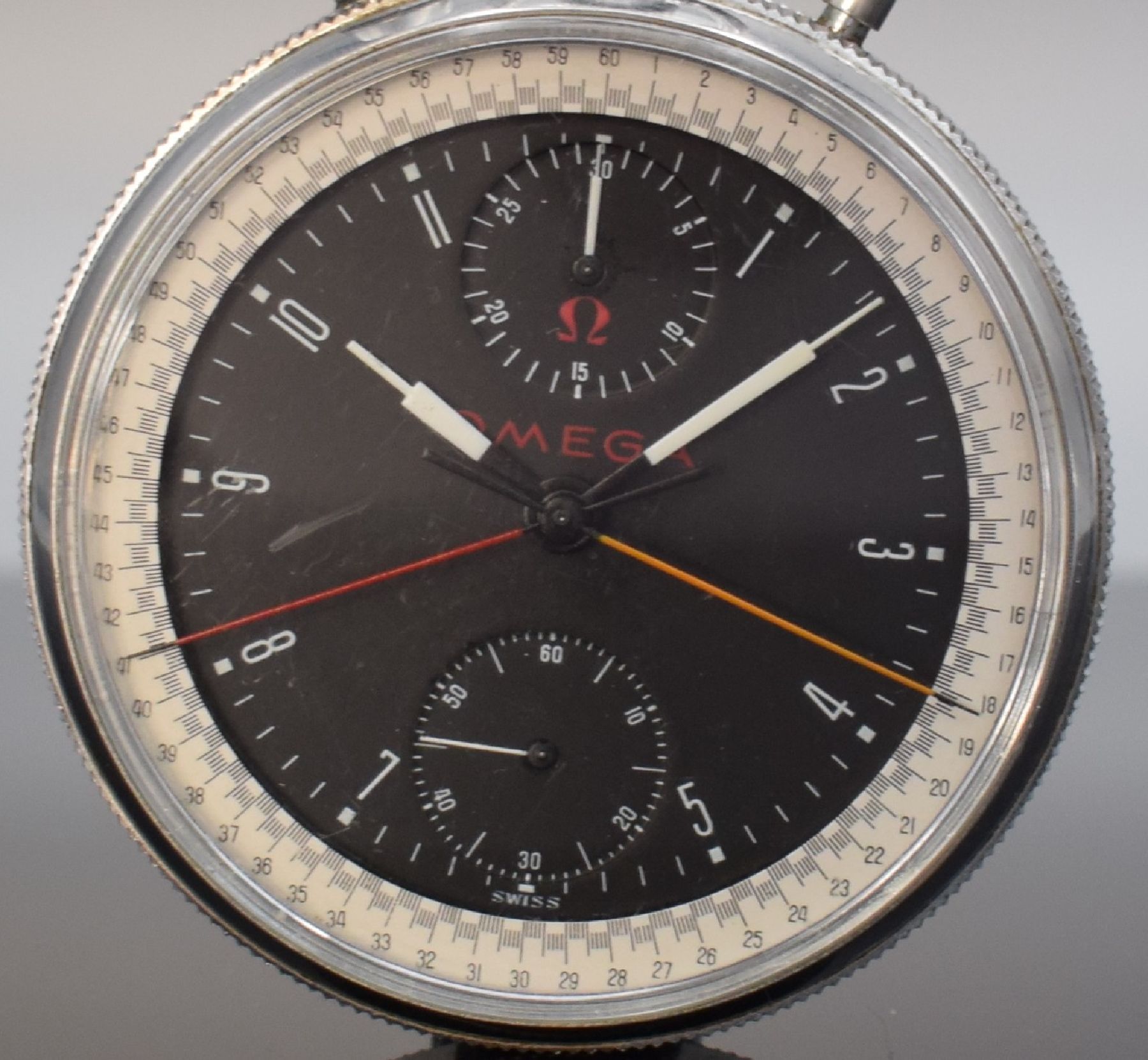 Detail e: OMEGA seltener Olympia Chronograph Rattrapante Kal. 205 mit Observatoriums-Zertifikat, Schweiz um 1956, poliertes Stahlgehäuse Ref. CK 1155, Boden & ...
