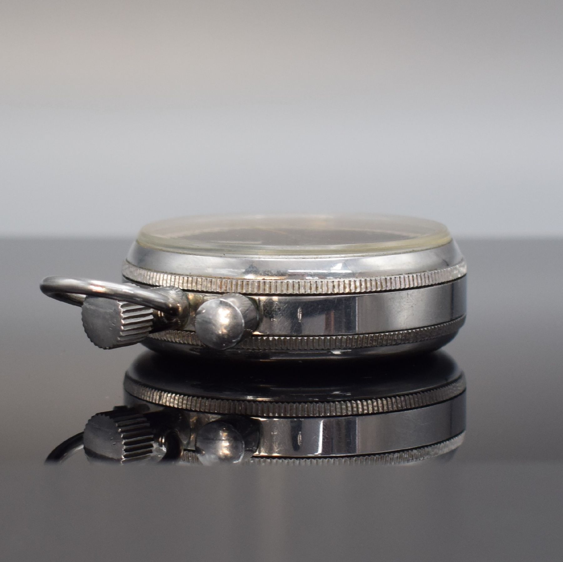 Detail f: OMEGA seltener Olympia Chronograph Rattrapante Kal. 205 mit Observatoriums-Zertifikat, Schweiz um 1956, poliertes Stahlgehäuse Ref. CK 1155, Boden & ...