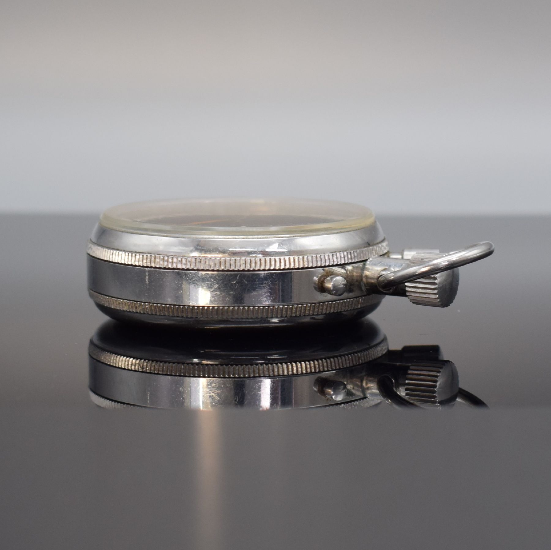 Detail g: OMEGA seltener Olympia Chronograph Rattrapante Kal. 205 mit Observatoriums-Zertifikat, Schweiz um 1956, poliertes Stahlgehäuse Ref. CK 1155, Boden & ...