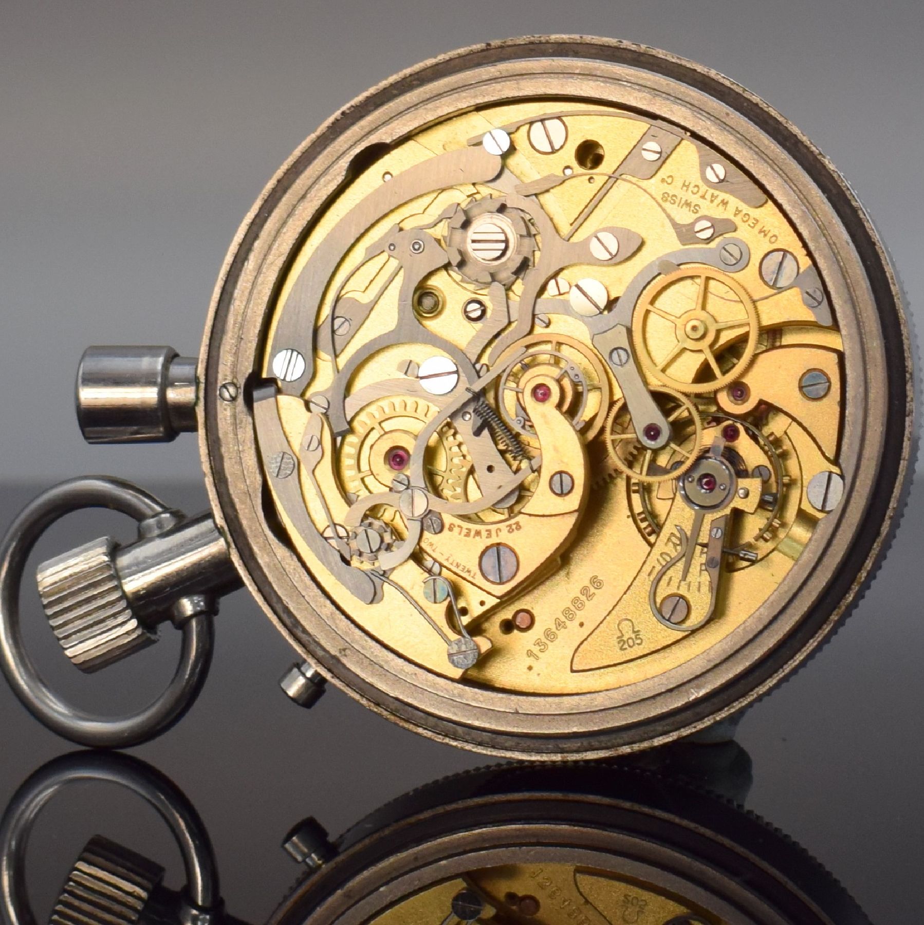 Detail j: OMEGA seltener Olympia Chronograph Rattrapante Kal. 205 mit Observatoriums-Zertifikat, Schweiz um 1956, poliertes Stahlgehäuse Ref. CK 1155, Boden & ...