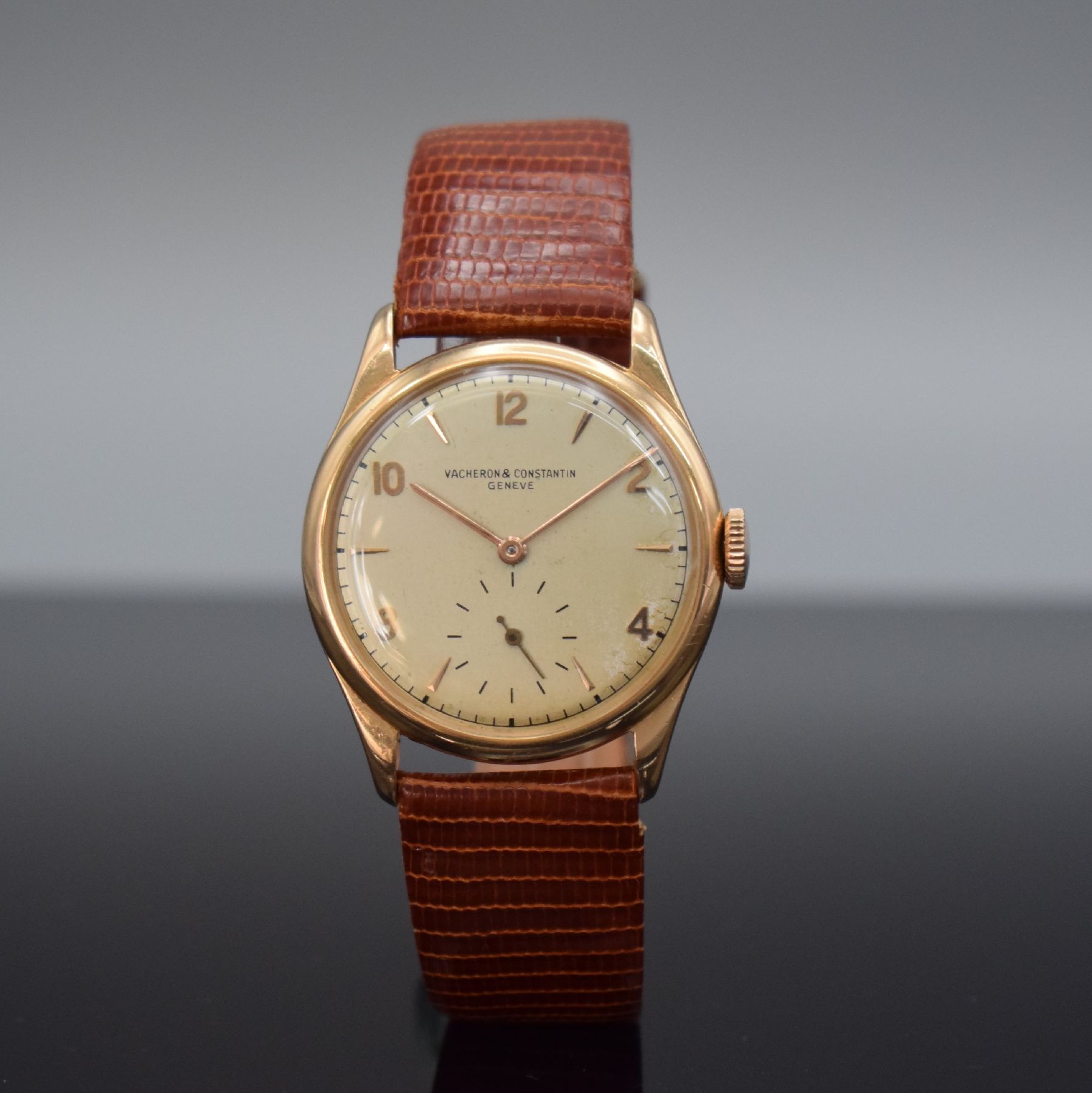 Detail b: VACHERON & CONSTANTIN feine Herrenarmbanduhr in RoseG 750/000 mit Kal. P453/3B, Schweiz um 1948, 3-teil. Geh., Boden & Glasrand aufgedr., originales ...