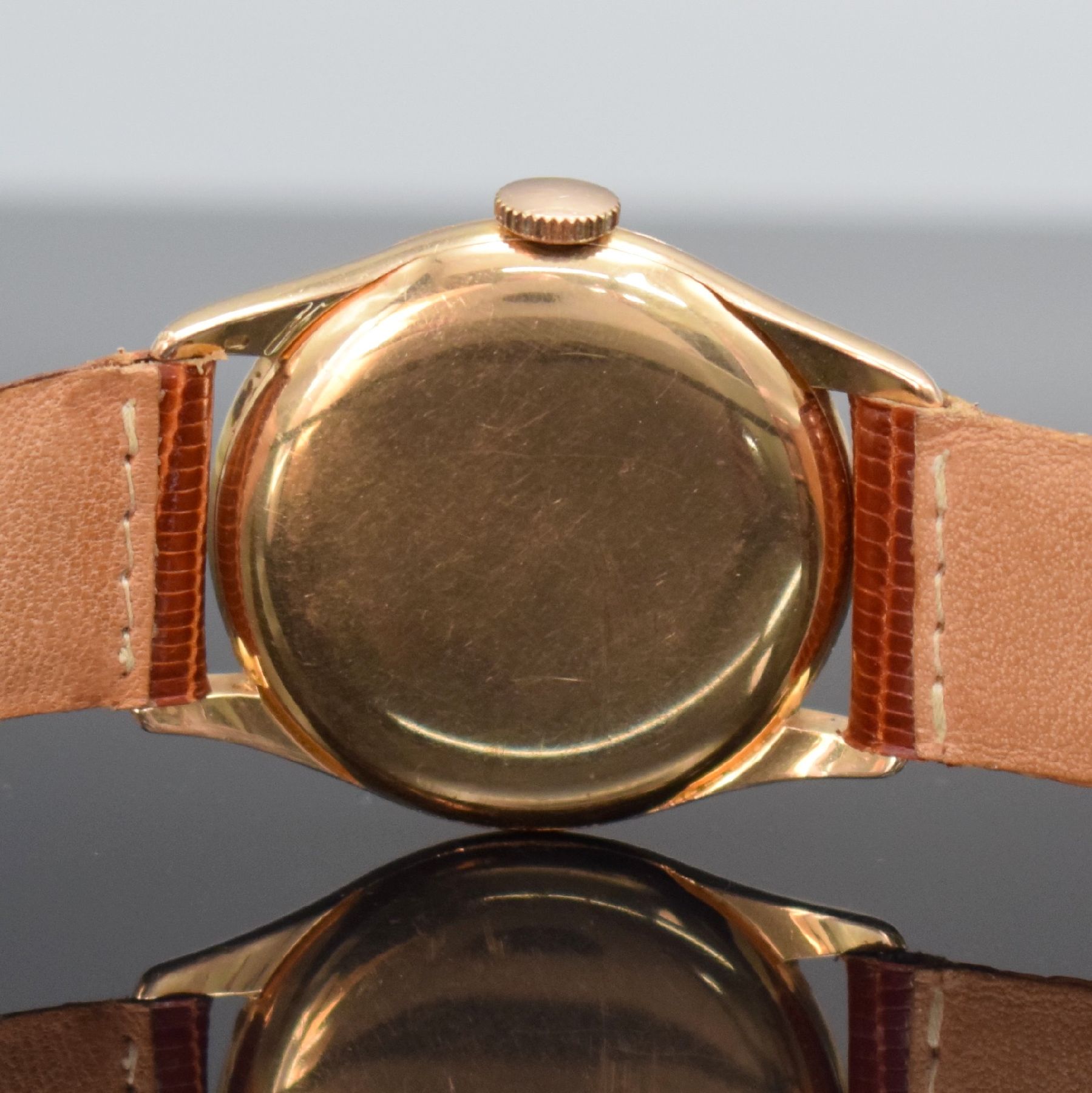 Detail e: VACHERON & CONSTANTIN feine Herrenarmbanduhr in RoseG 750/000 mit Kal. P453/3B, Schweiz um 1948, 3-teil. Geh., Boden & Glasrand aufgedr., originales ...