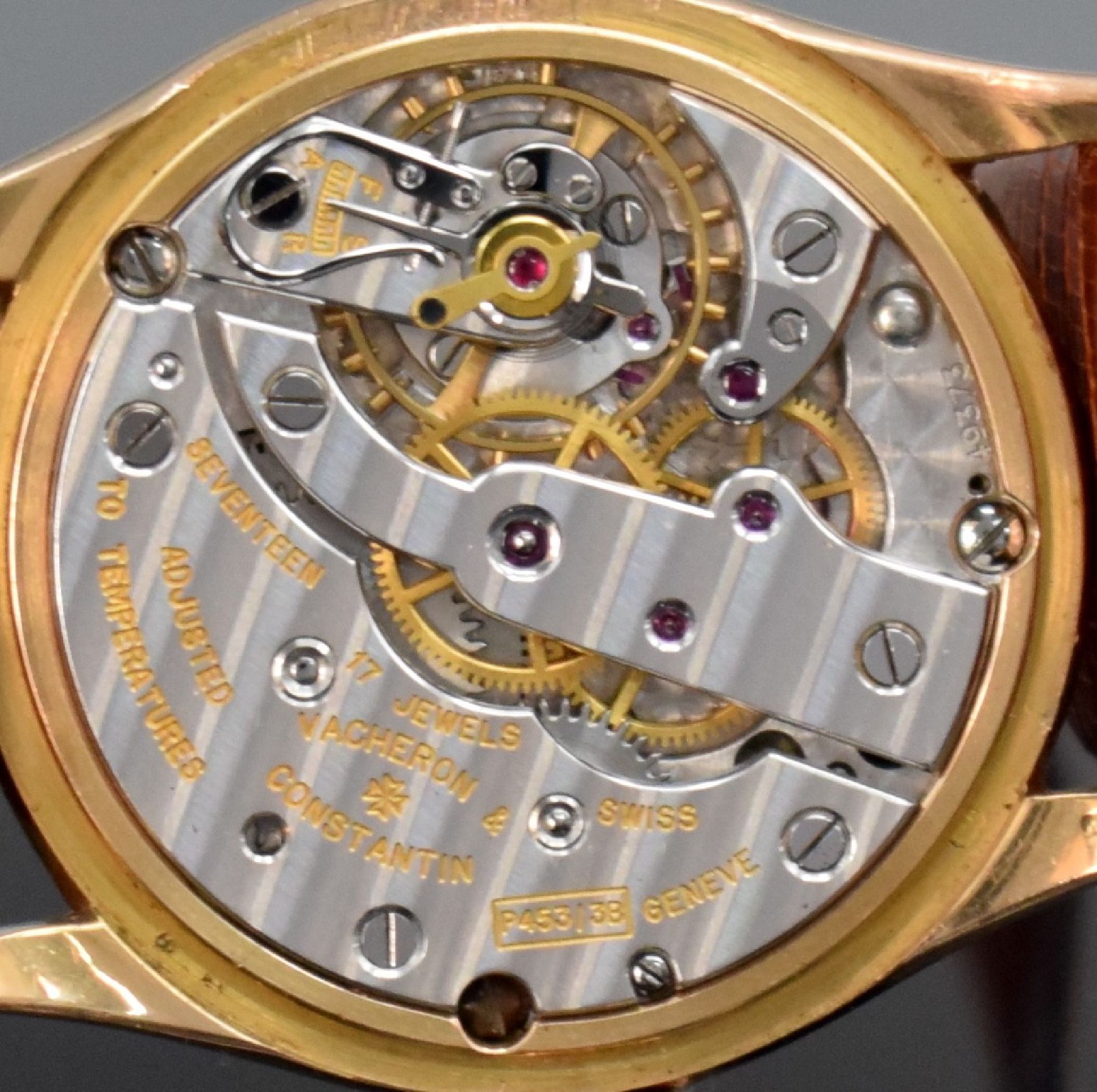 Detail h: VACHERON & CONSTANTIN feine Herrenarmbanduhr in RoseG 750/000 mit Kal. P453/3B, Schweiz um 1948, 3-teil. Geh., Boden & Glasrand aufgedr., originales ...