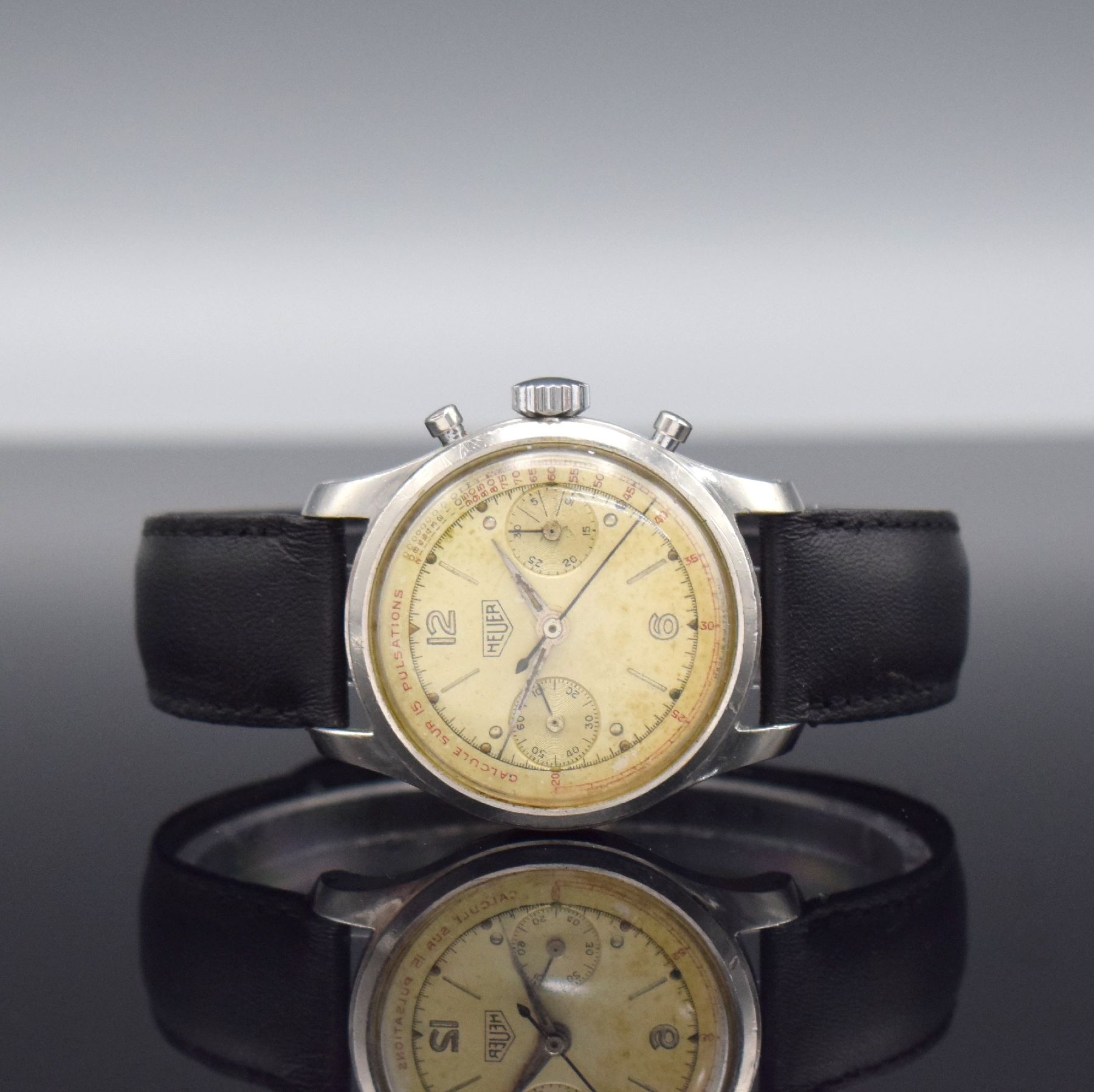 HEUER Herrenarmbanduhr mit Chronograph Kal. Valjoux 23 in Edelstahl, Schweiz um 1950, Handaufzug, sign. Boden geschr., silb. sign. Zifferbl. pat., ...