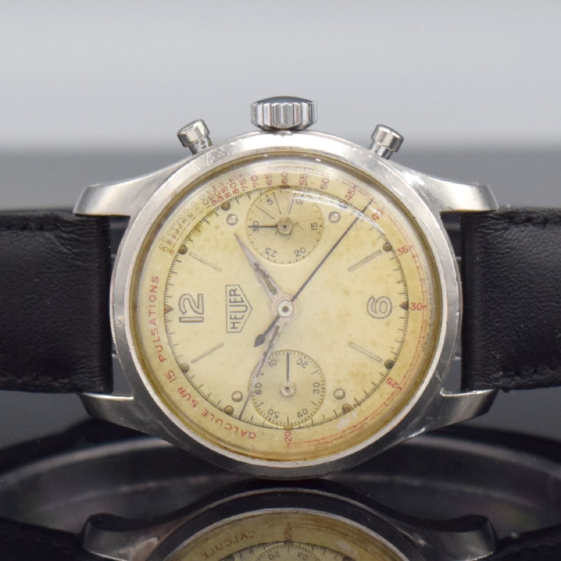 Detail a: HEUER Herrenarmbanduhr mit Chronograph Kal. Valjoux 23 in Edelstahl, Schweiz um 1950, Handaufzug, sign. Boden geschr., silb. sign. Zifferbl. pat., ...