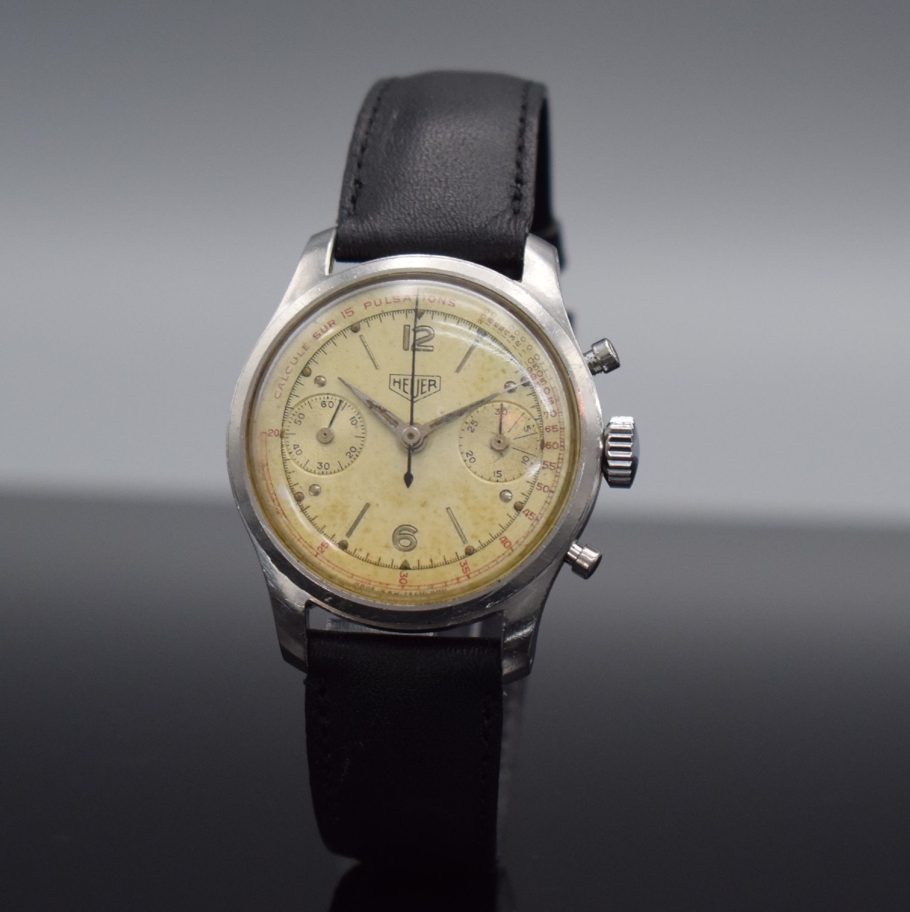 Detail b: HEUER Herrenarmbanduhr mit Chronograph Kal. Valjoux 23 in Edelstahl, Schweiz um 1950, Handaufzug, sign. Boden geschr., silb. sign. Zifferbl. pat., ...