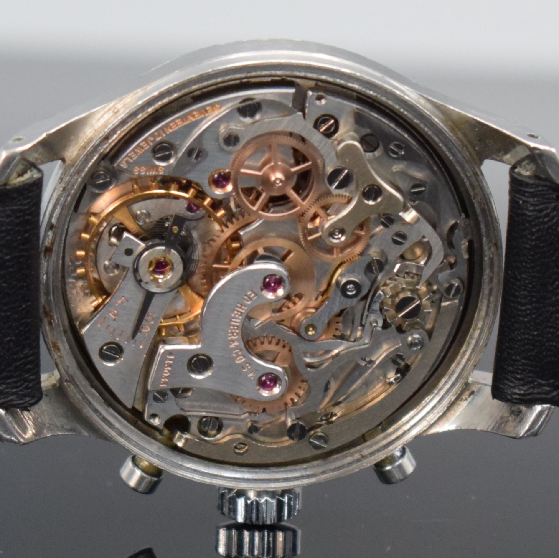 Detail h: HEUER Herrenarmbanduhr mit Chronograph Kal. Valjoux 23 in Edelstahl, Schweiz um 1950, Handaufzug, sign. Boden geschr., silb. sign. Zifferbl. pat., ...