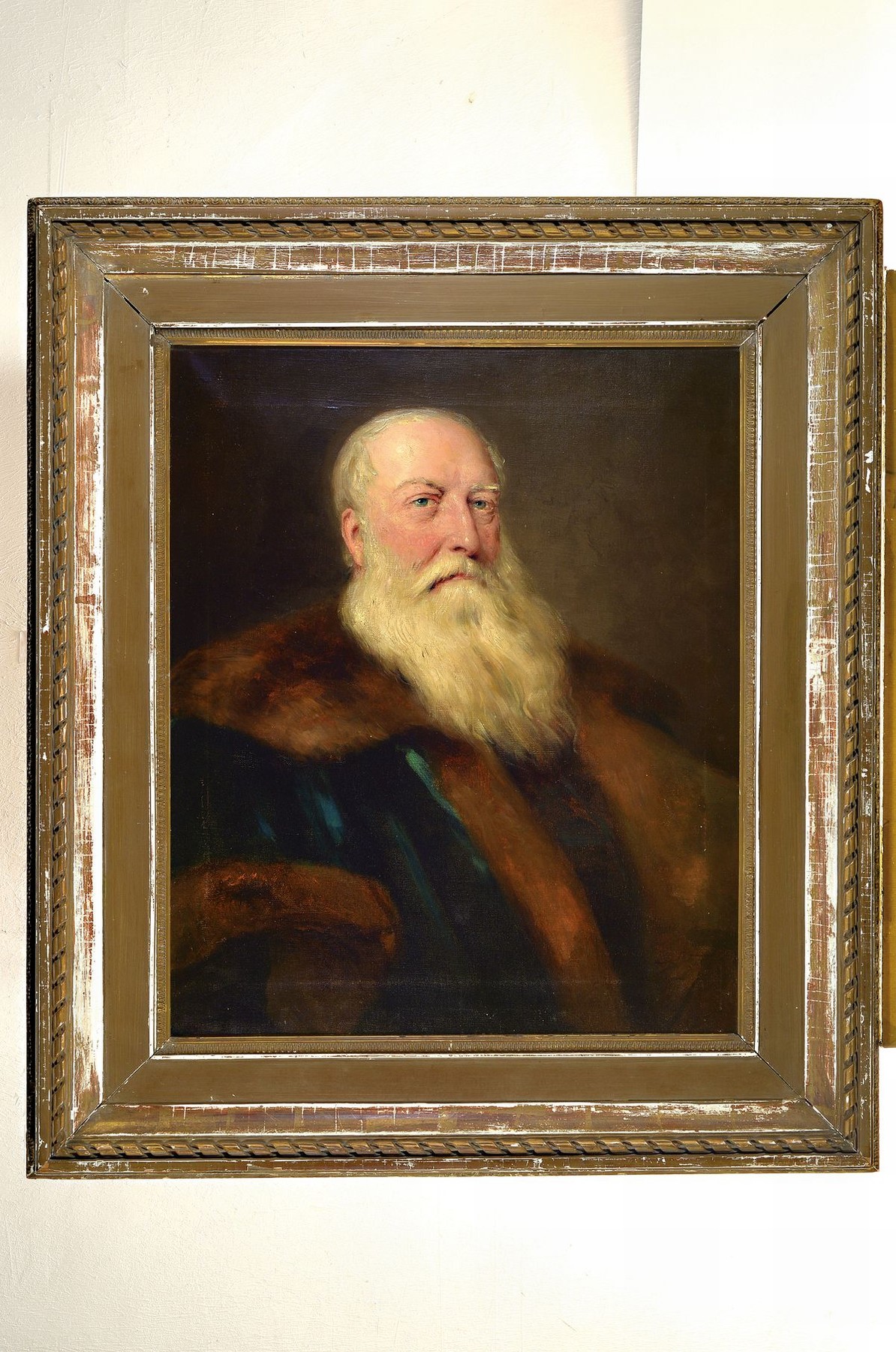 Detail k: Porträtist wohl Dresdener Schule, um 1890, Darstellung wohl Herzog Georg II. von Sachsen-Meiningen im grünen Mantel mit Pelzbesatz, sehr feine ...