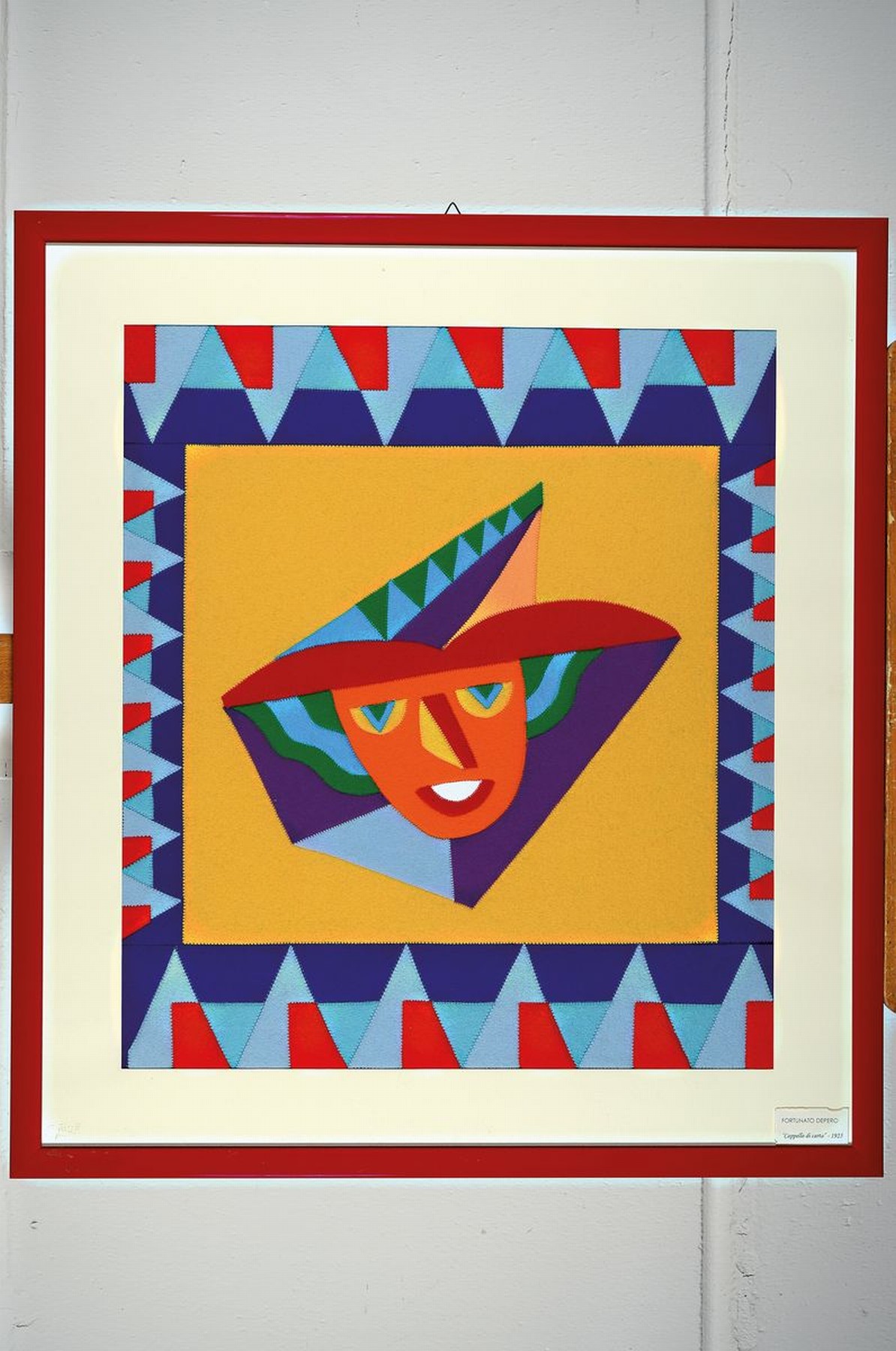 Detail k: Fortunato Depero, Fondo 1892- Rovereto 1960, "Capello di Carta", 1925, Filzarbeit, rückseitig nochmals bezeichnet mit Widmung, ca. 53.5 x ...