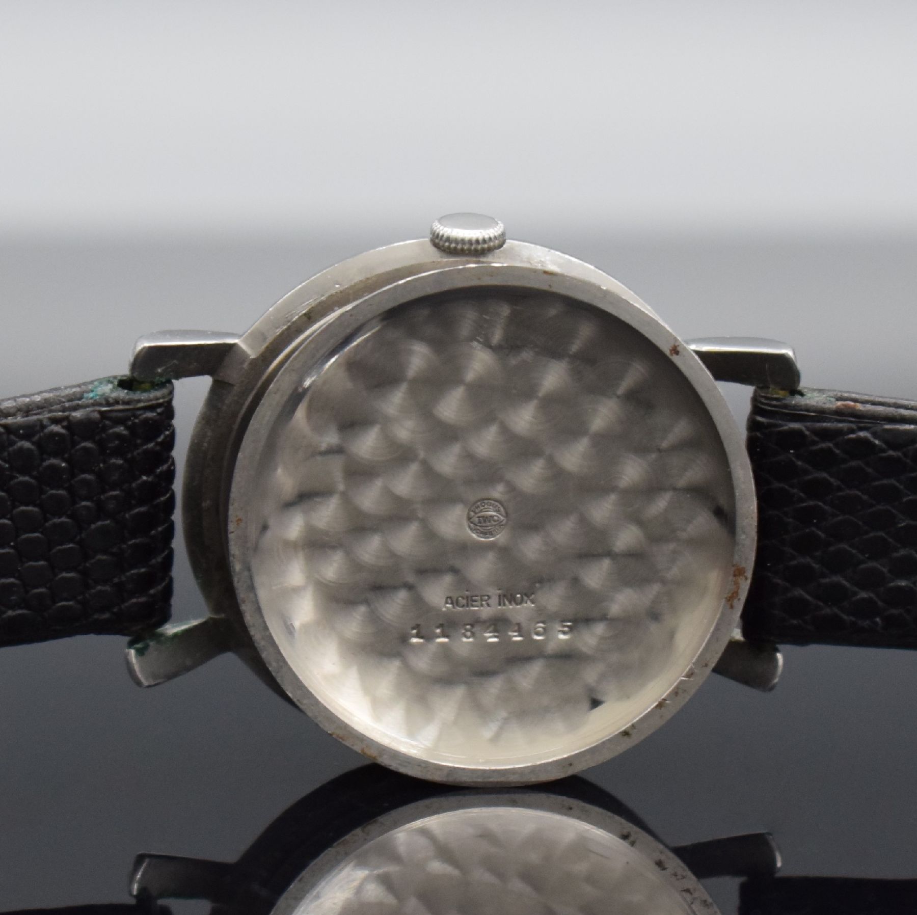 Detail a: IWC Kaliber 64T seltenes Werk im späteren IWC Stahlgehäuse, Schweiz um 1920/1950, Handaufzug, 3-tlg. Geh., Boden & Glasrand aufgedr., silb. ...