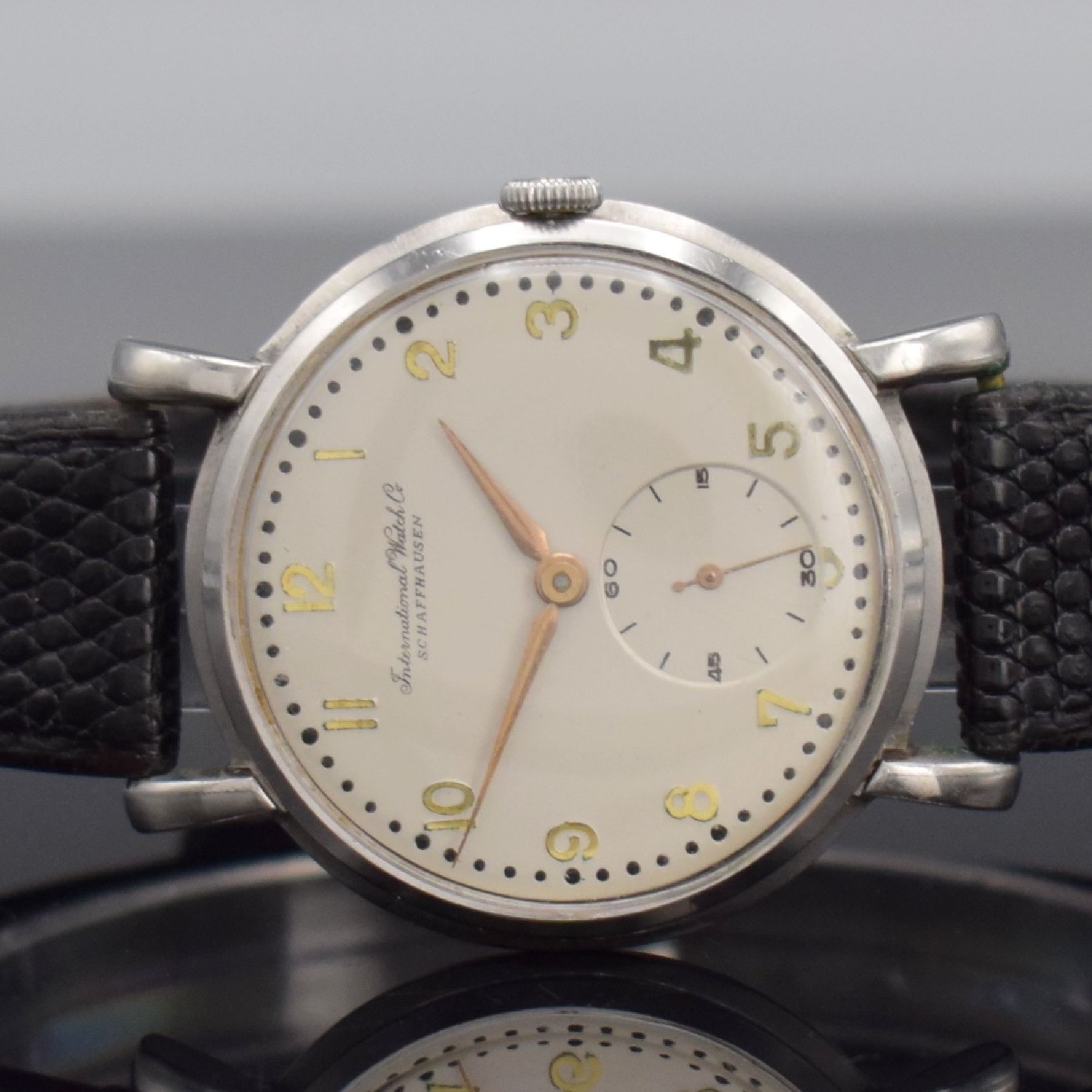 Detail c: IWC Kaliber 64T seltenes Werk im späteren IWC Stahlgehäuse, Schweiz um 1920/1950, Handaufzug, 3-tlg. Geh., Boden & Glasrand aufgedr., silb. ...