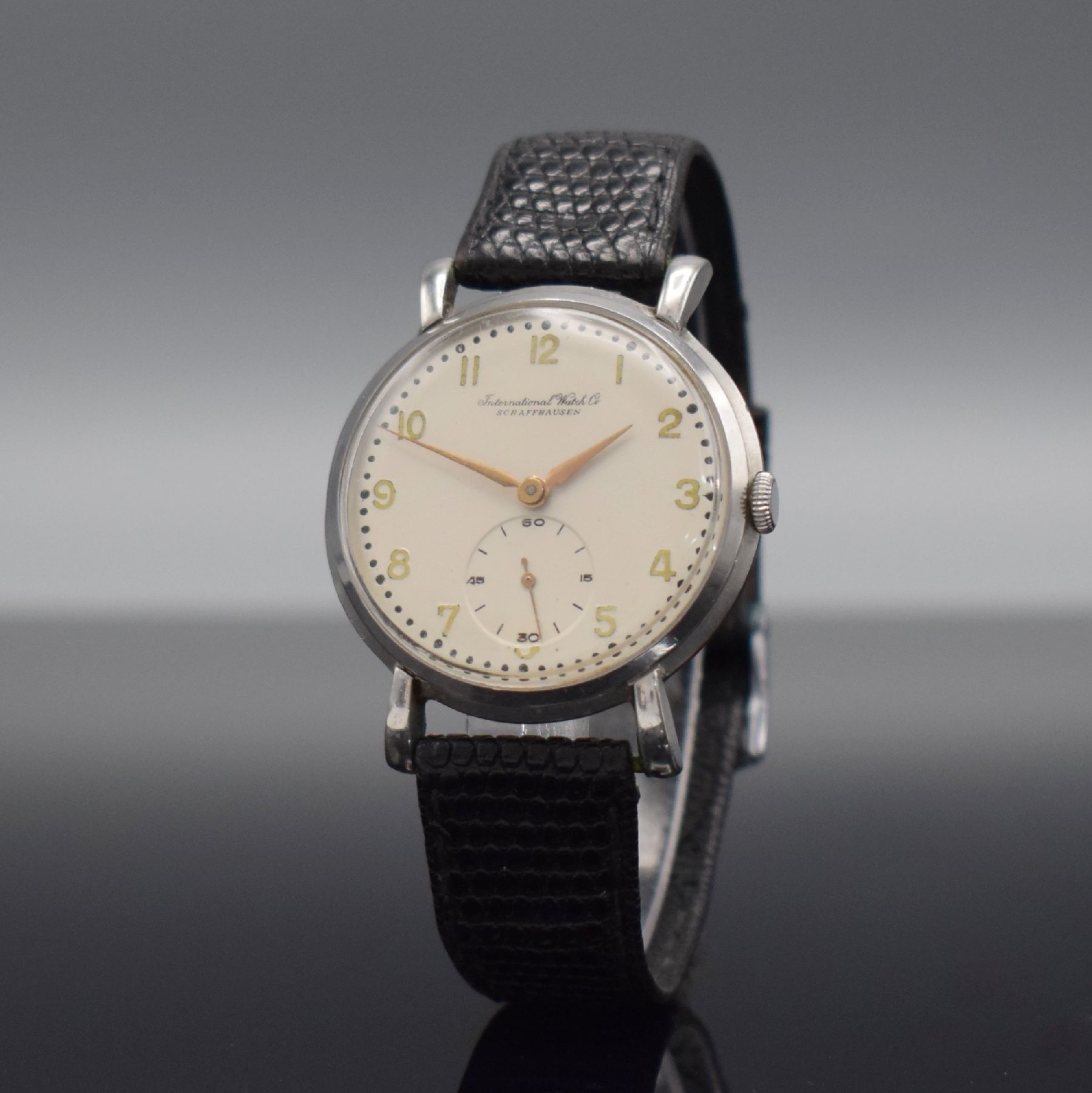 Detail d: IWC Kaliber 64T seltenes Werk im späteren IWC Stahlgehäuse, Schweiz um 1920/1950, Handaufzug, 3-tlg. Geh., Boden & Glasrand aufgedr., silb. ...