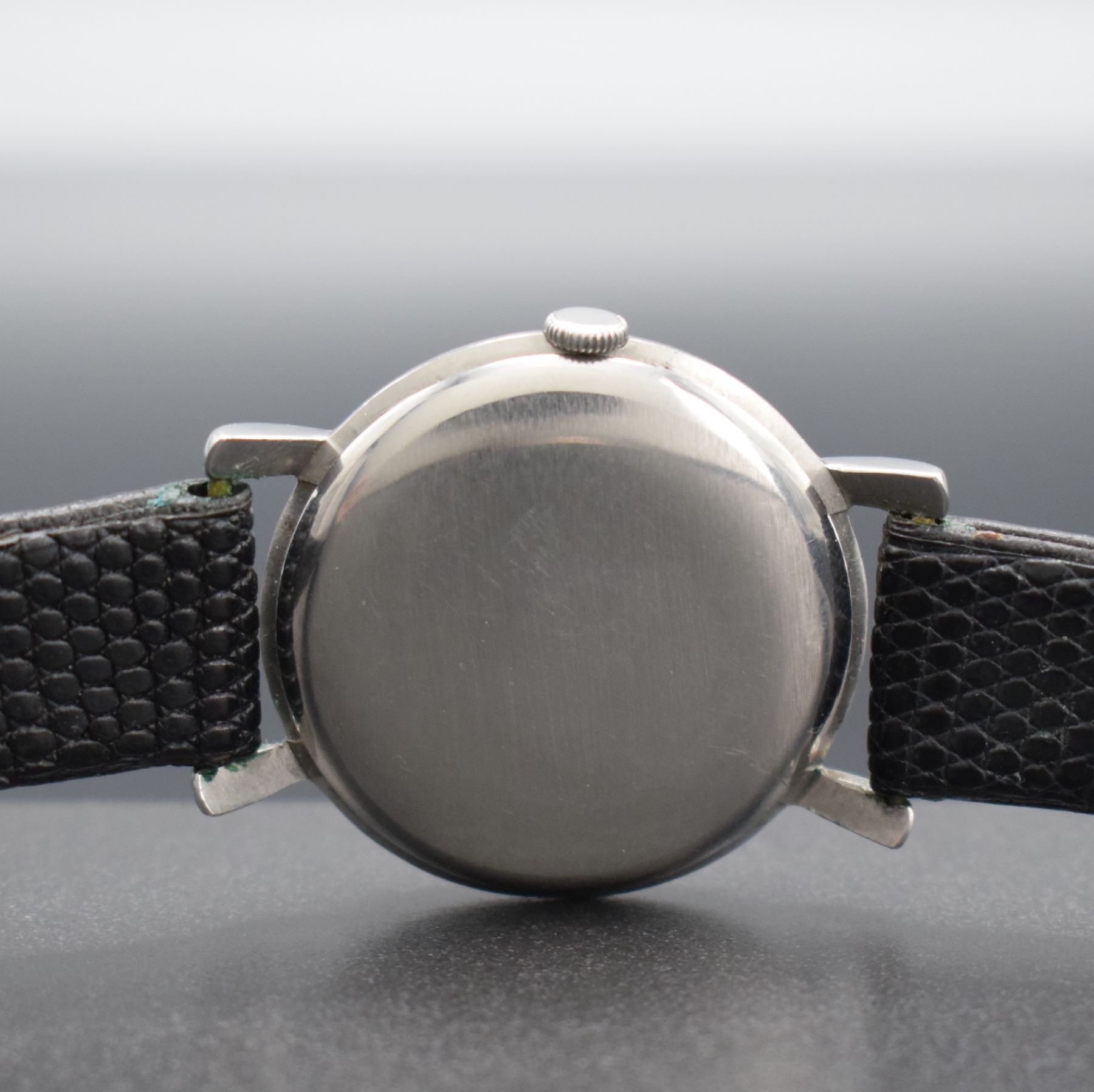 Detail g: IWC Kaliber 64T seltenes Werk im späteren IWC Stahlgehäuse, Schweiz um 1920/1950, Handaufzug, 3-tlg. Geh., Boden & Glasrand aufgedr., silb. ...