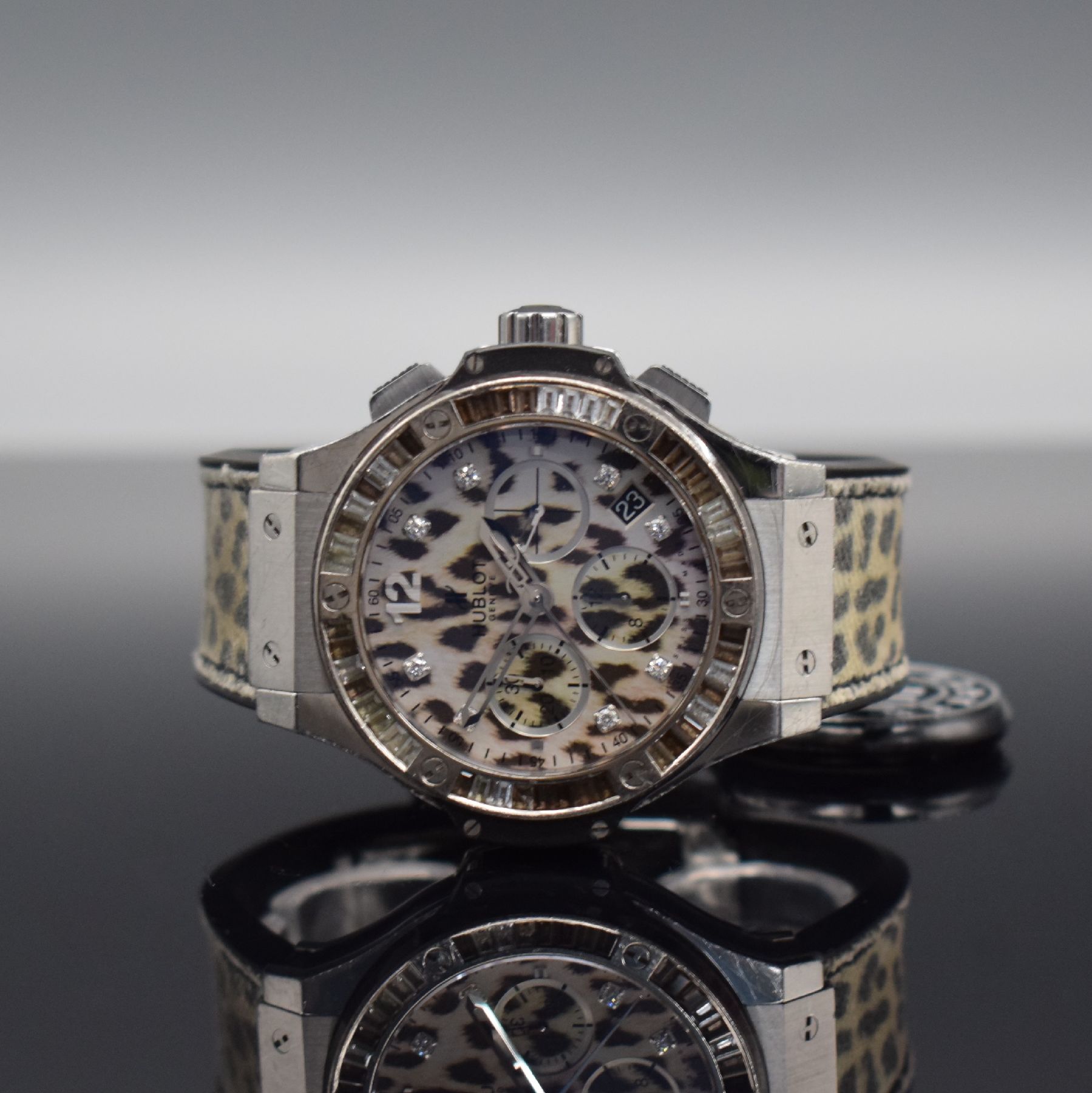 HUBLOT seltener Armbandchronograph Snow Leopard Referenz 341.SX.7717.NR.1977, Automatik, auf 500 Stück limitiertes Sondermodell in Edelstahl inkl. ...