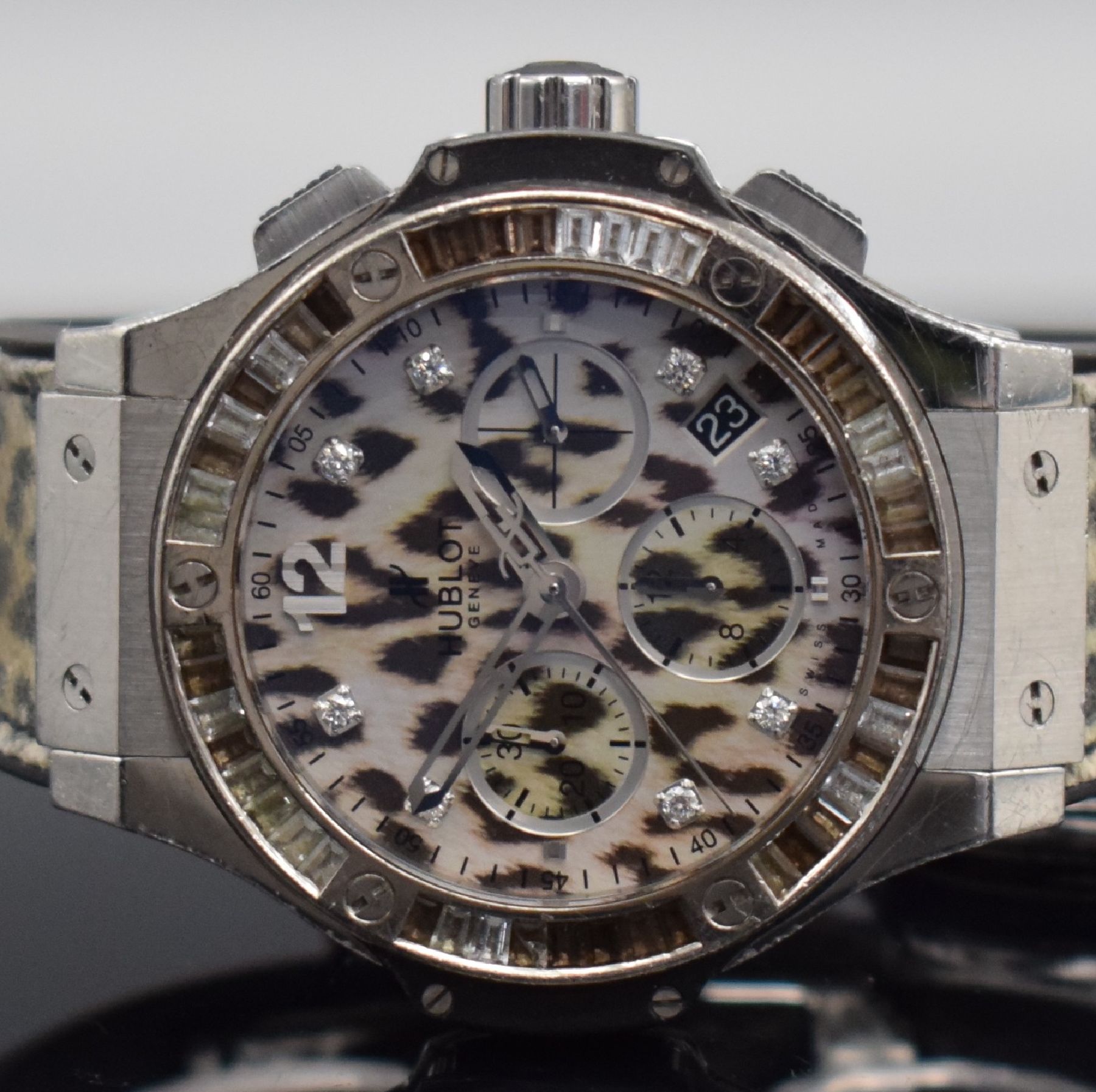 Detail a: HUBLOT seltener Armbandchronograph Snow Leopard Referenz 341.SX.7717.NR.1977, Automatik, auf 500 Stück limitiertes Sondermodell in Edelstahl inkl. ...