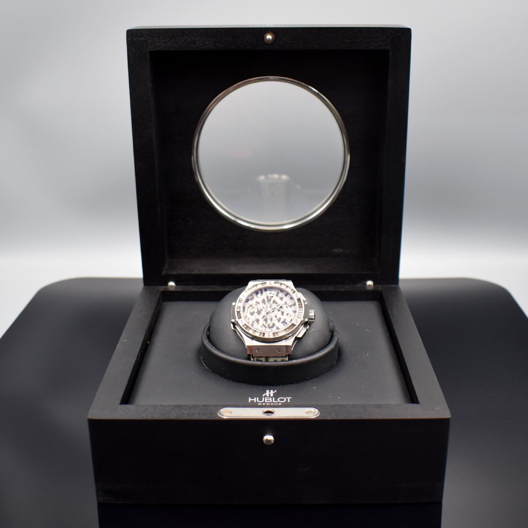 Detail j: HUBLOT seltener Armbandchronograph Snow Leopard Referenz 341.SX.7717.NR.1977, Automatik, auf 500 Stück limitiertes Sondermodell in Edelstahl inkl. ...
