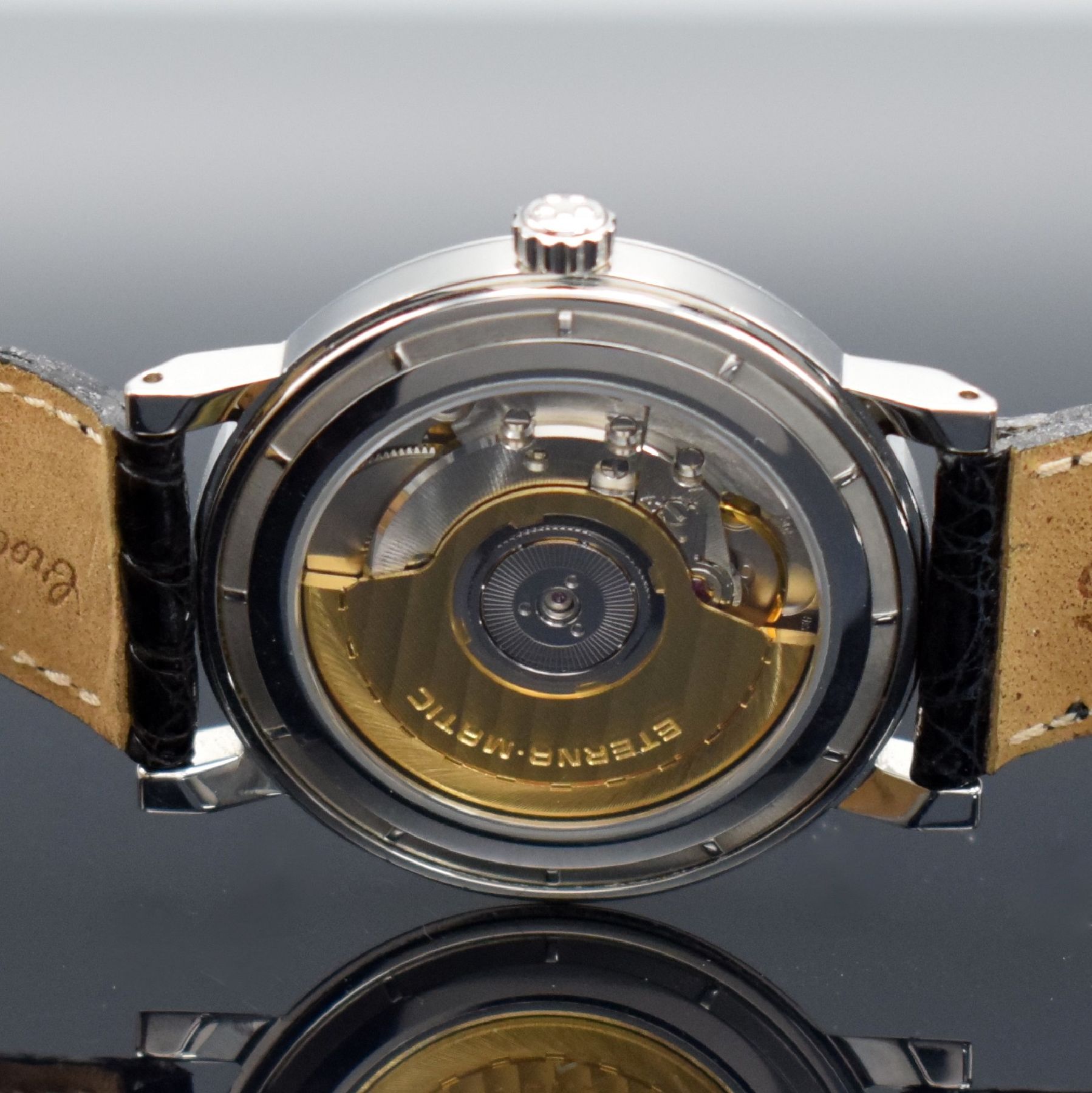 Detail e: ETERNA-MATIC Armbandchronometer in Edelstahl, Automatik, beids. vergl., Boden & Glasrand aufgedr., Indexlünette, emailfarb. Zifferbl., Anz. v. Std., ...
