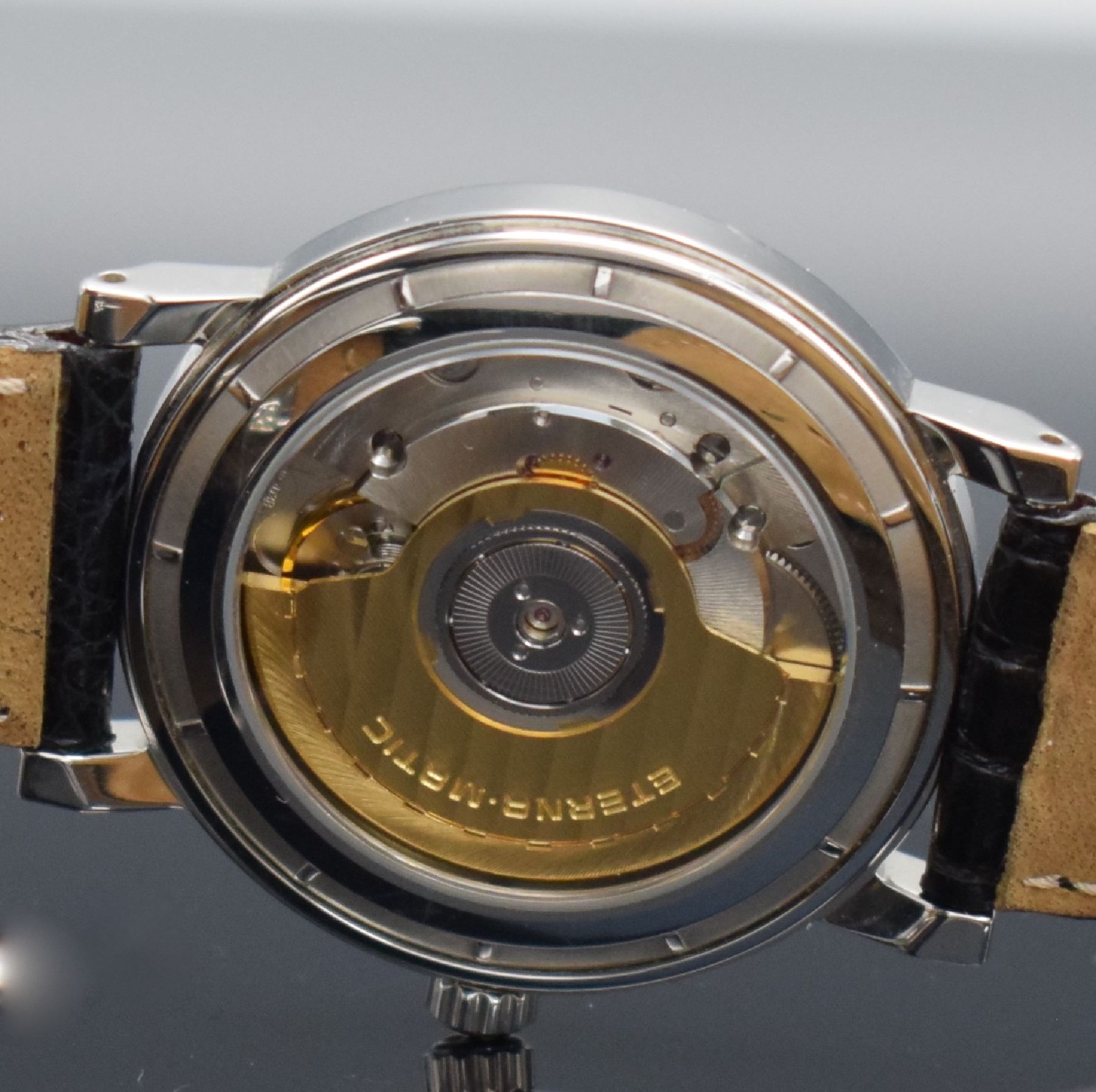 Detail f: ETERNA-MATIC Armbandchronometer in Edelstahl, Automatik, beids. vergl., Boden & Glasrand aufgedr., Indexlünette, emailfarb. Zifferbl., Anz. v. Std., ...