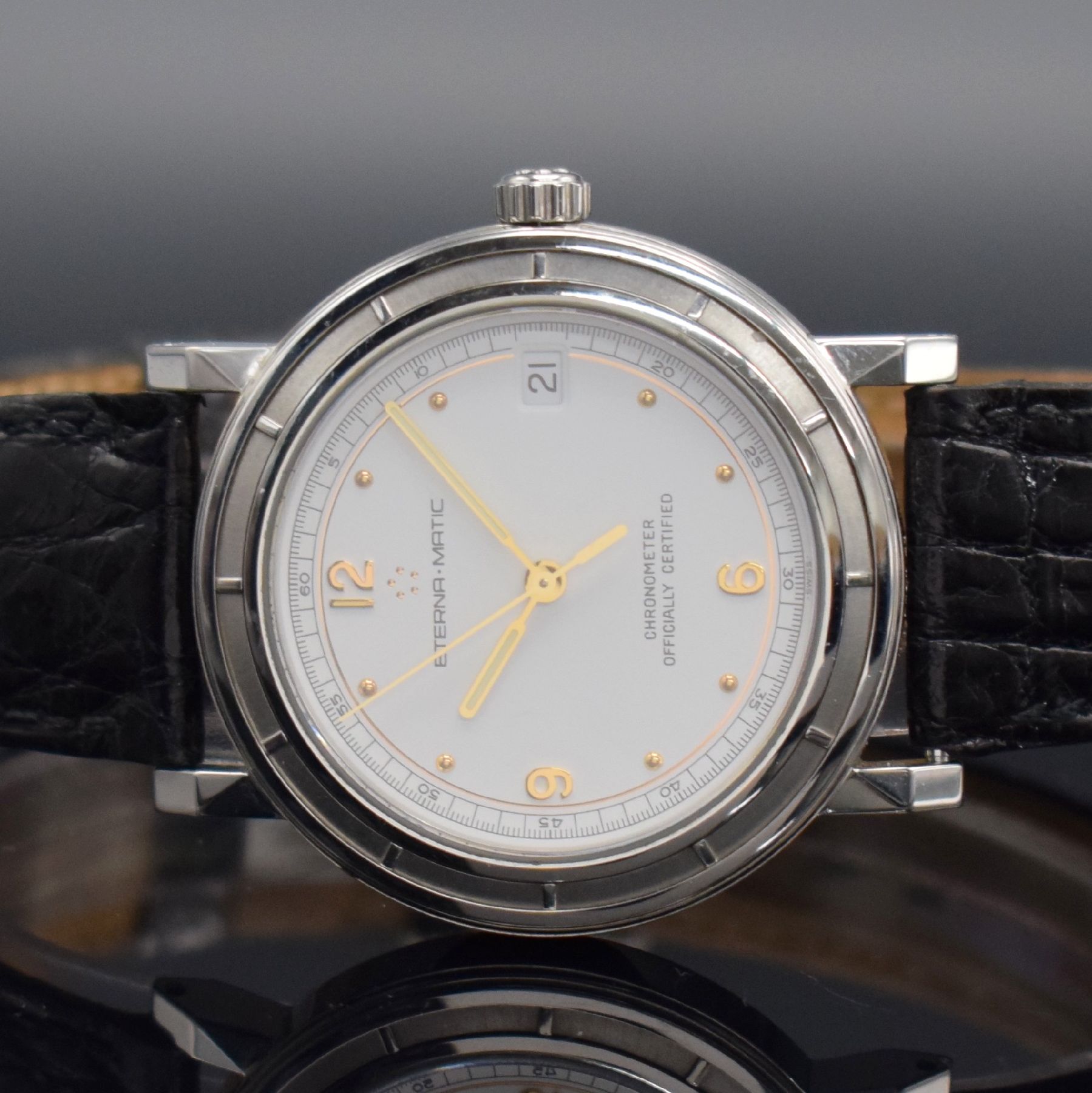 Detail h: ETERNA-MATIC Armbandchronometer in Edelstahl, Automatik, beids. vergl., Boden & Glasrand aufgedr., Indexlünette, emailfarb. Zifferbl., Anz. v. Std., ...