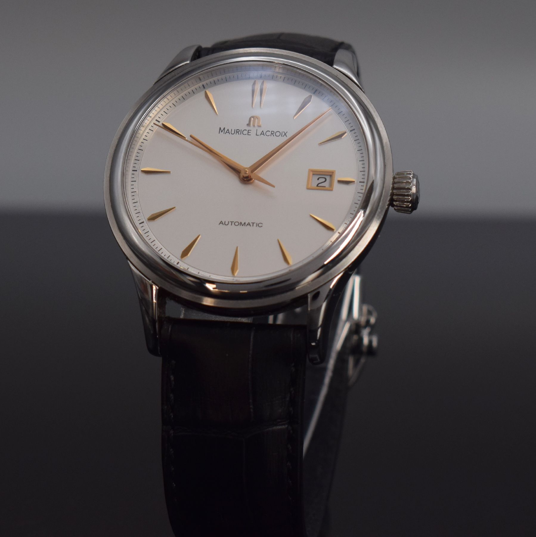 Detail b: MAURICE LACROIX Herrenarmbanduhr Serie Les Classiques in Edelstahl, Automatik, Ref. LC 6098, orig. Lederband m. Faltschl., beids. vergl., Boden & ...