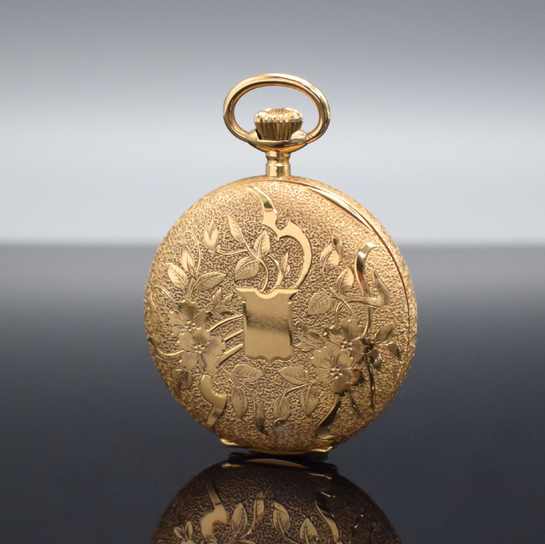Detail a: FRAM offene Herrentaschenuhr in RoseG 750/000, Schweiz um 1900, 2-Deckel Goldgeh., rücks. aufw. floral grav., Emailzifferbl. m. röm. Zahlen & arab. ...