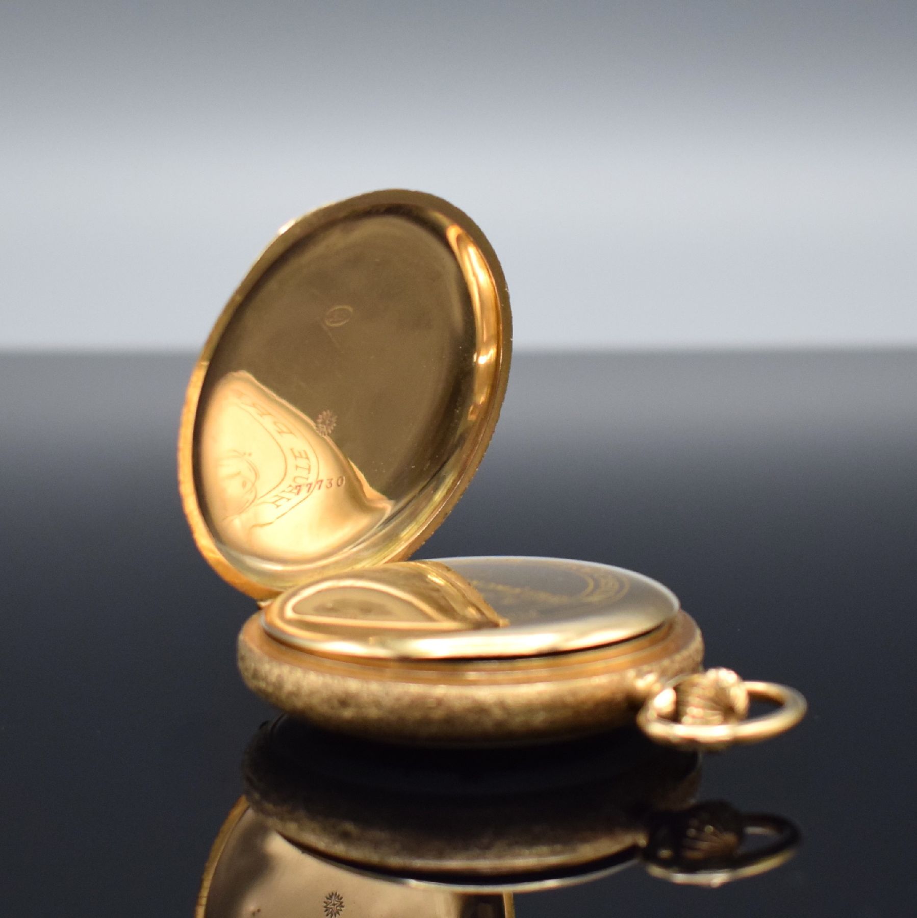 Detail b: FRAM offene Herrentaschenuhr in RoseG 750/000, Schweiz um 1900, 2-Deckel Goldgeh., rücks. aufw. floral grav., Emailzifferbl. m. röm. Zahlen & arab. ...