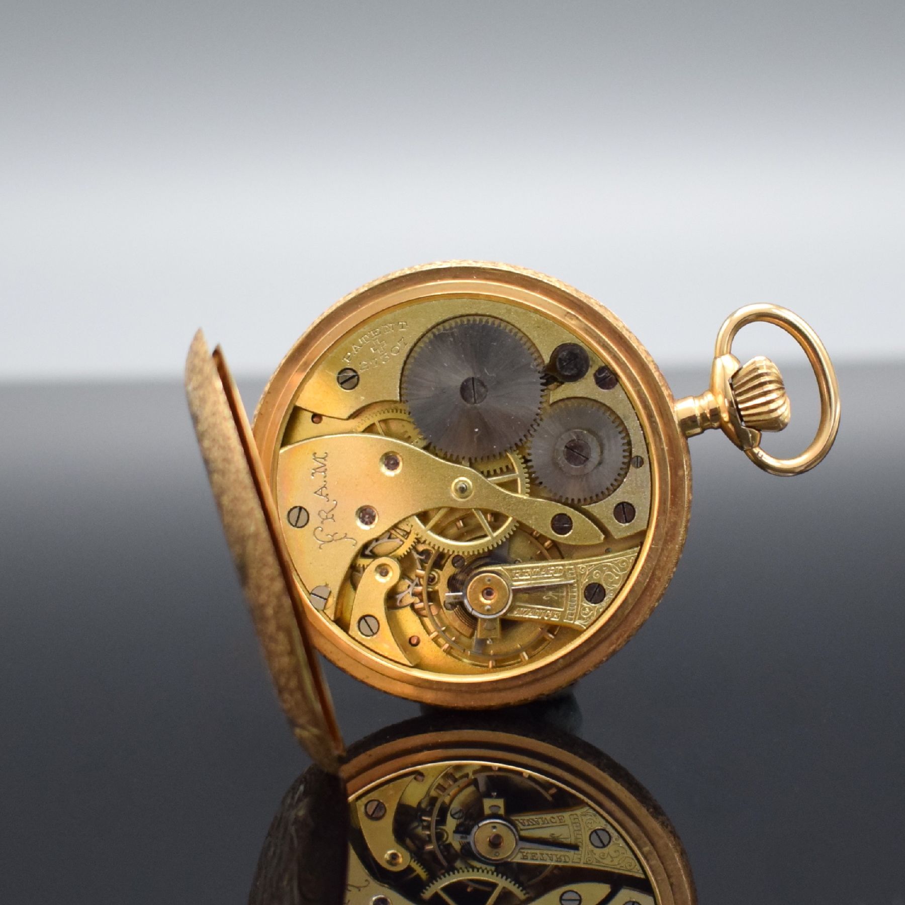 Detail e: FRAM offene Herrentaschenuhr in RoseG 750/000, Schweiz um 1900, 2-Deckel Goldgeh., rücks. aufw. floral grav., Emailzifferbl. m. röm. Zahlen & arab. ...
